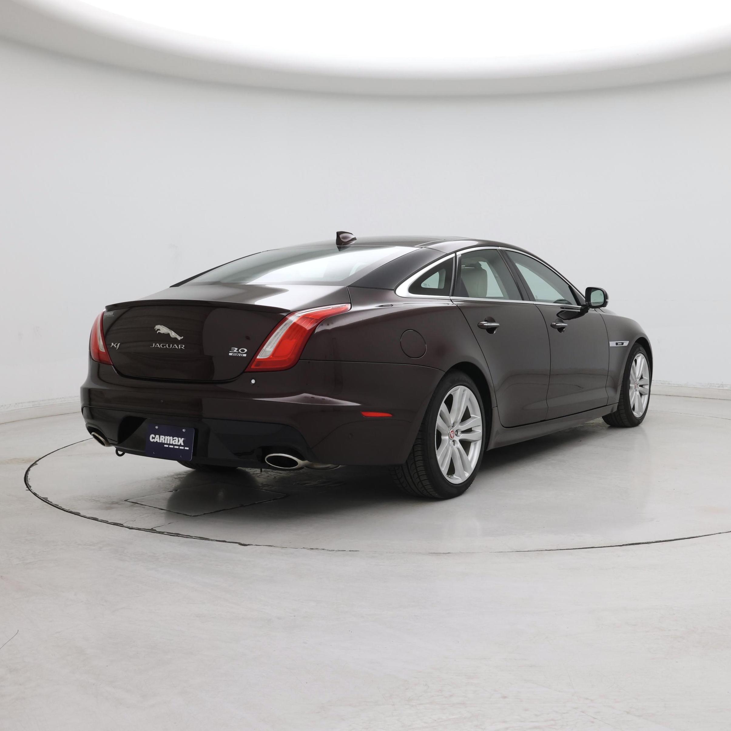 Thumbnail: 2016 Jaguar XJ - 8