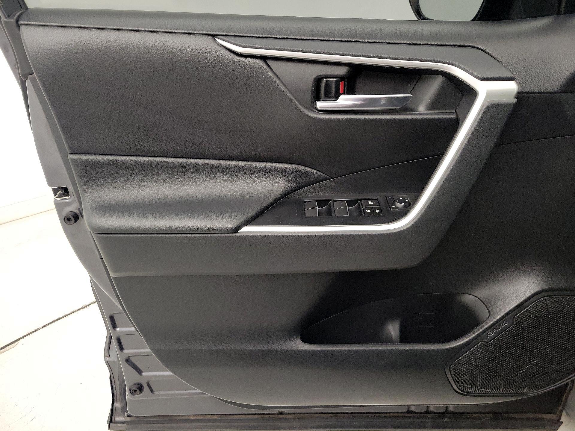 Thumbnail: 2019 Toyota RAV4 - 12