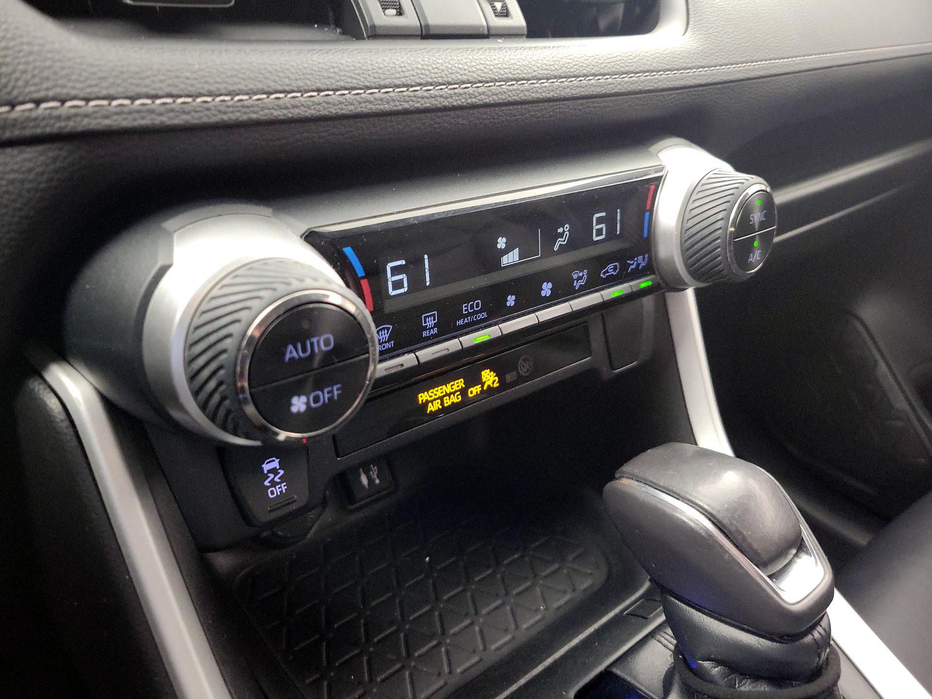 Thumbnail: 2019 Toyota RAV4 - 16