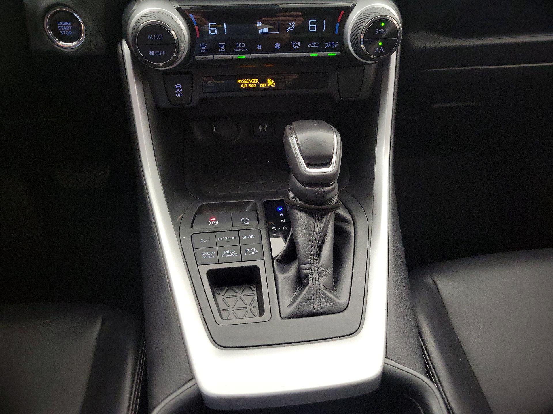 Thumbnail: 2019 Toyota RAV4 - 17