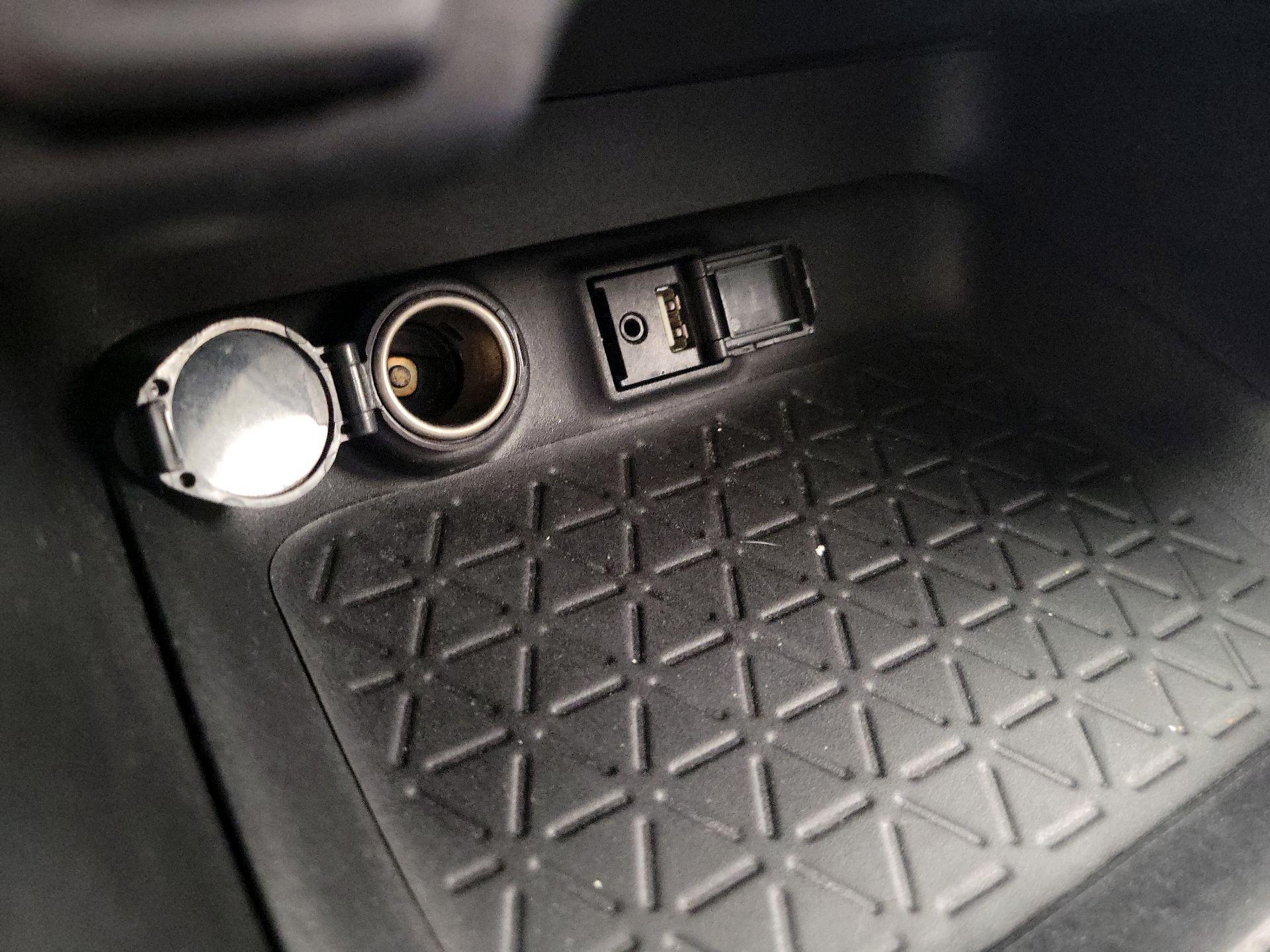 Thumbnail: 2019 Toyota RAV4 - 18