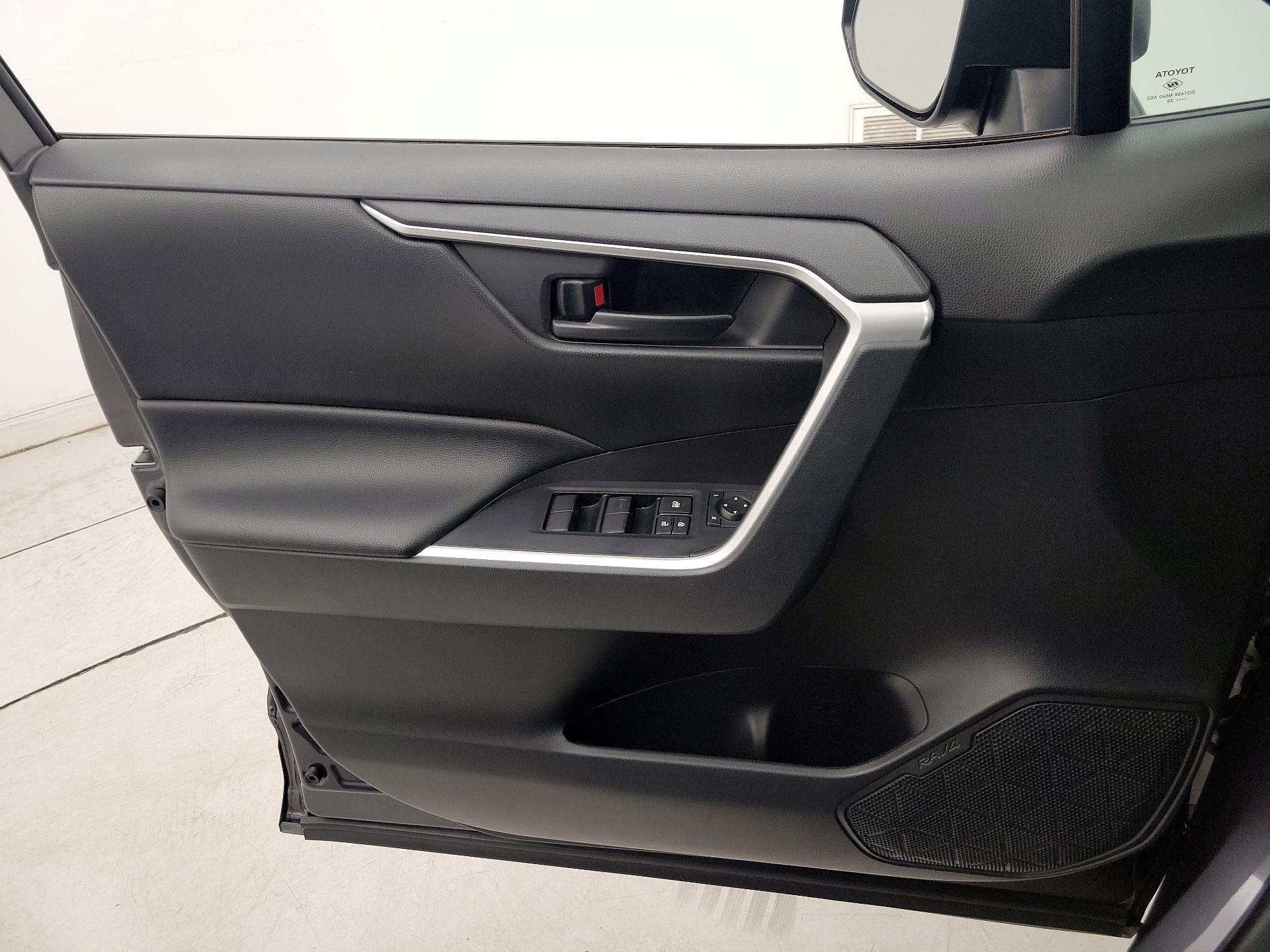 Thumbnail: 2020 Toyota RAV4 - 12