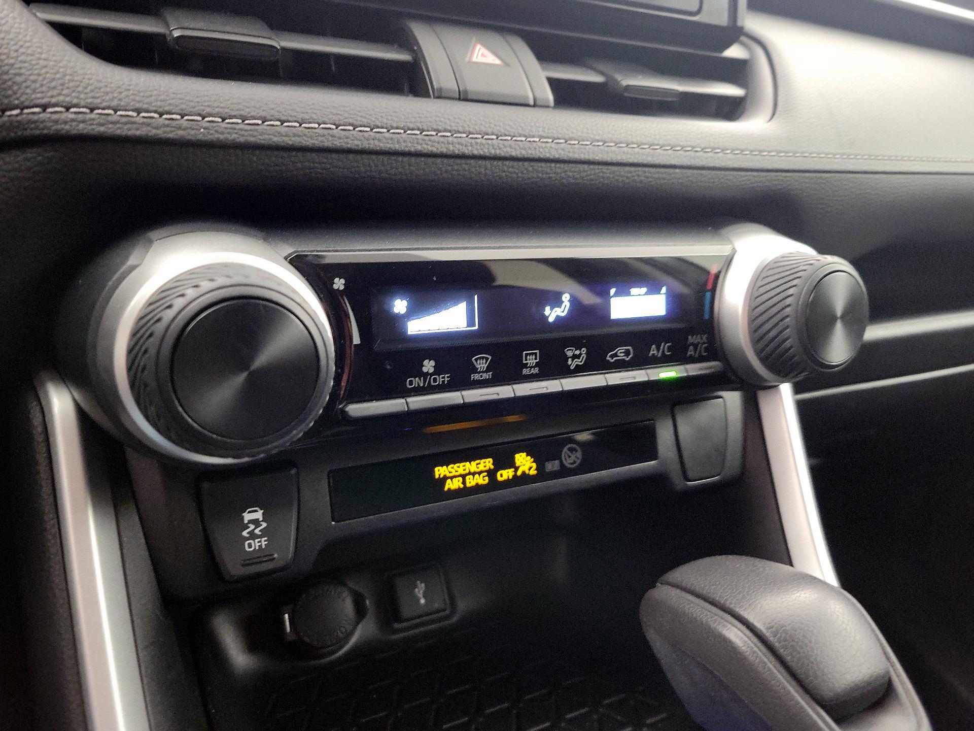 Thumbnail: 2020 Toyota RAV4 - 16