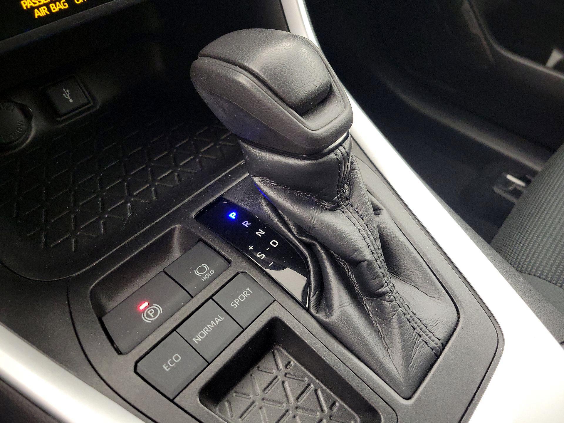 Thumbnail: 2020 Toyota RAV4 - 17