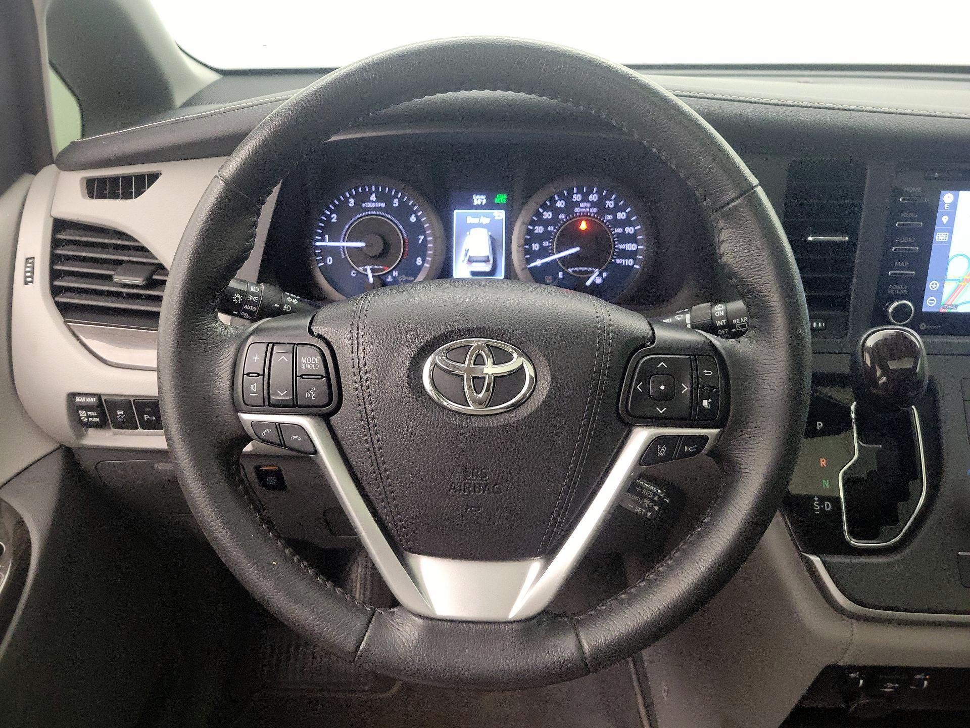 Thumbnail: 2020 Toyota Sienna - 10