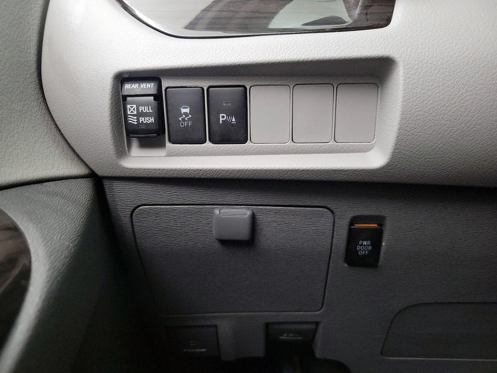 Thumbnail: 2020 Toyota Sienna - 13