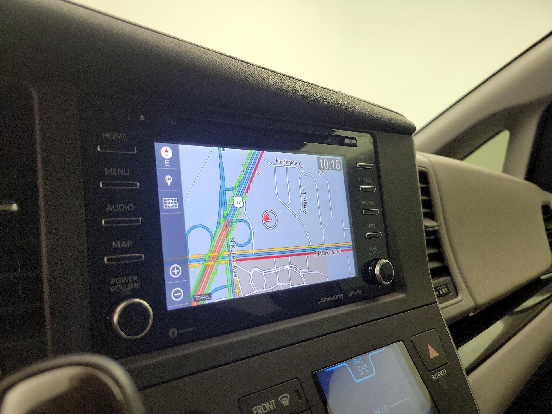 Thumbnail: 2020 Toyota Sienna - 14