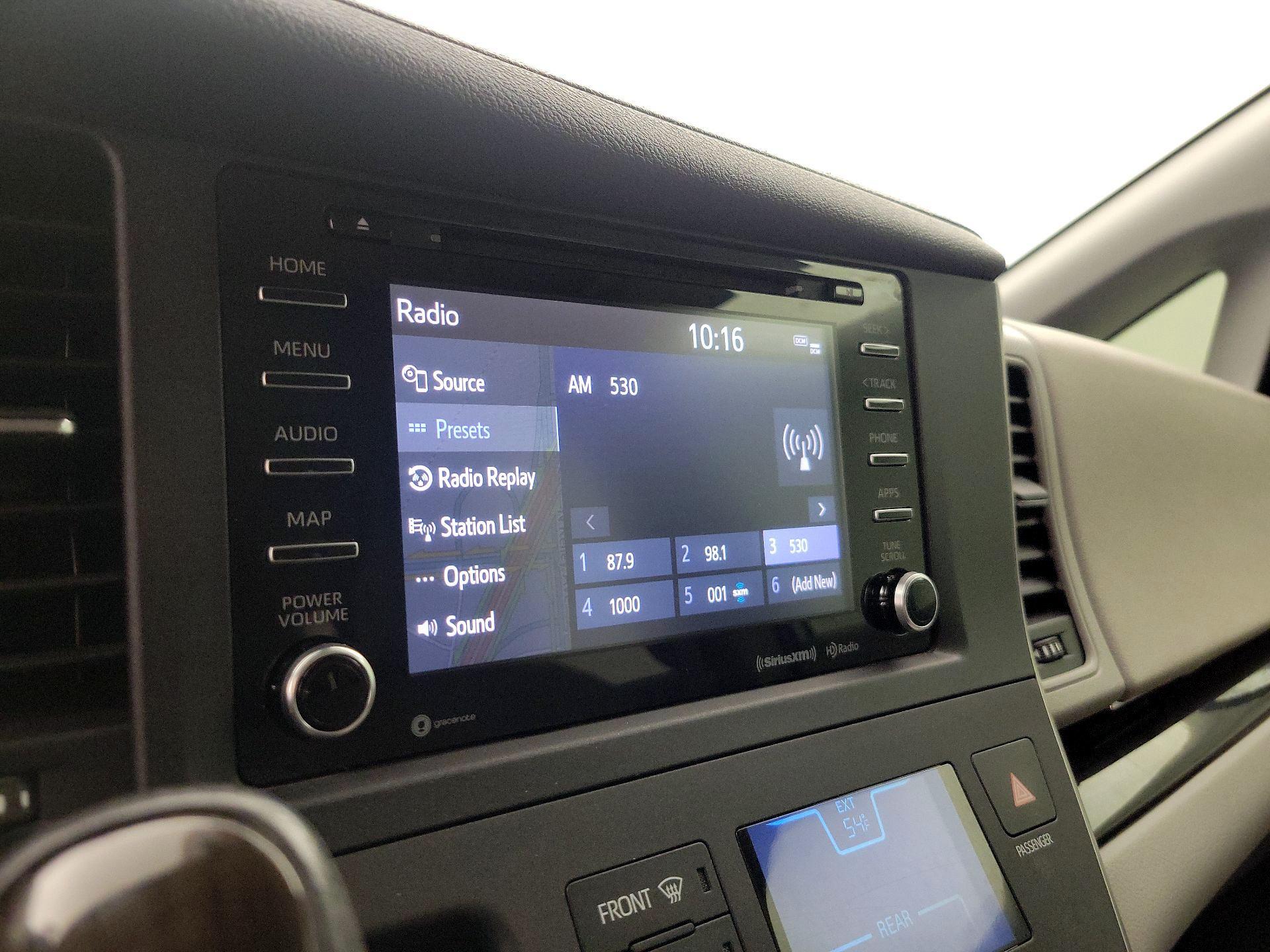 Thumbnail: 2020 Toyota Sienna - 16