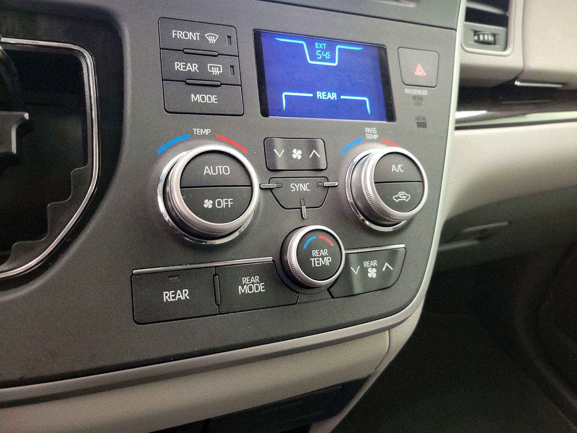 Thumbnail: 2020 Toyota Sienna - 17