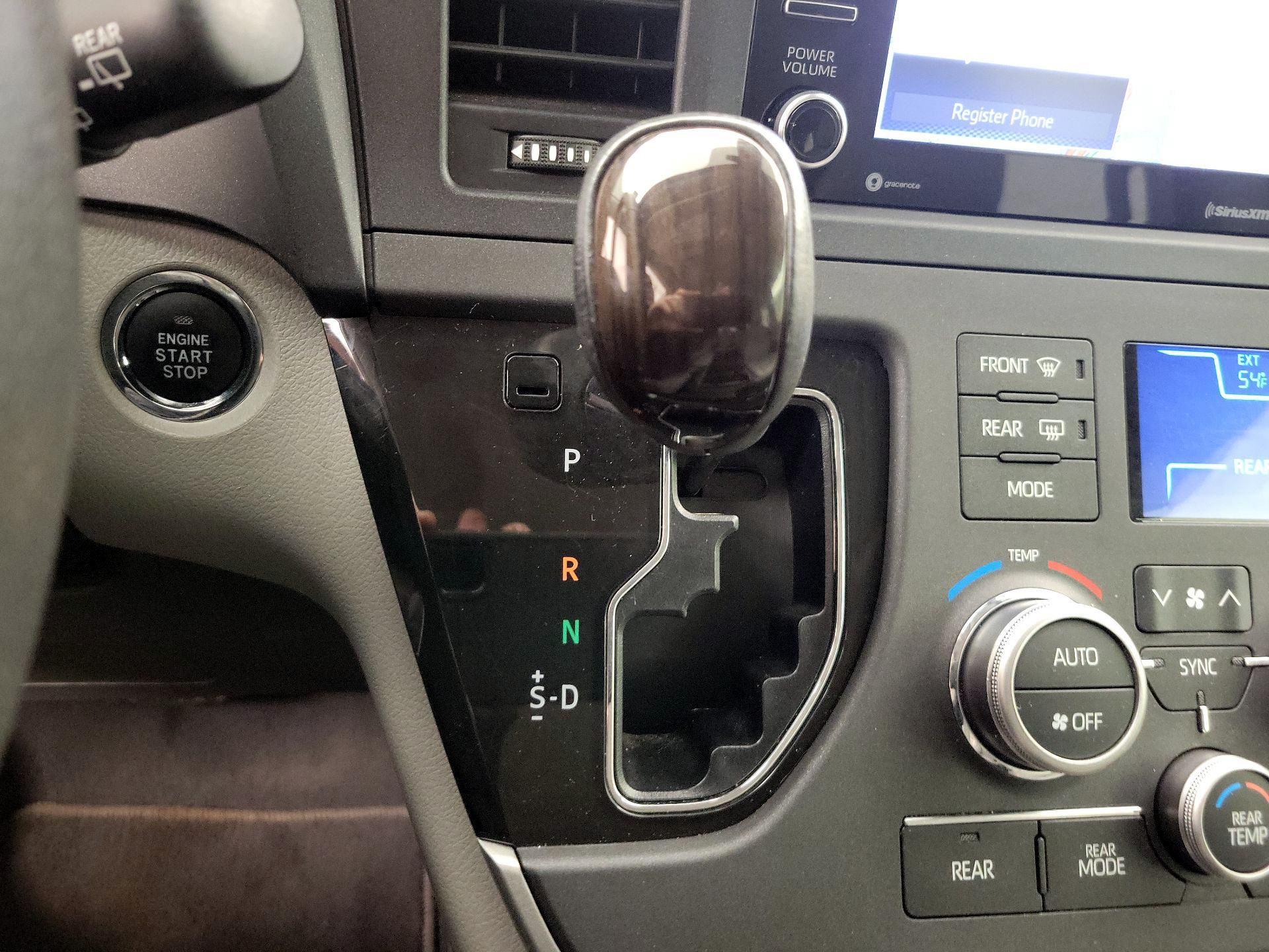 Thumbnail: 2020 Toyota Sienna - 18