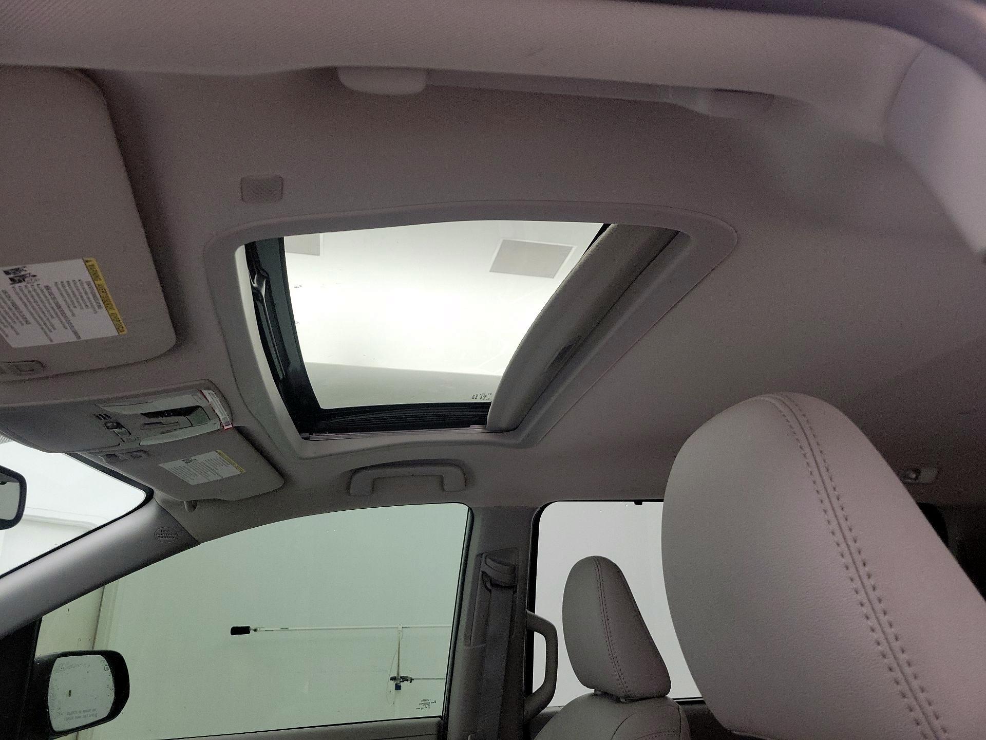Thumbnail: 2020 Toyota Sienna - 20