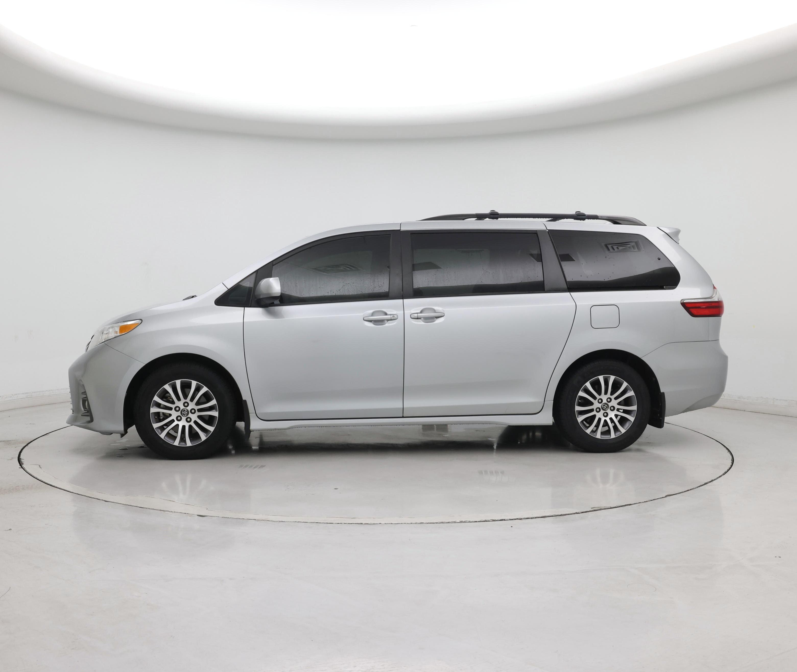 Thumbnail: 2020 Toyota Sienna - 3