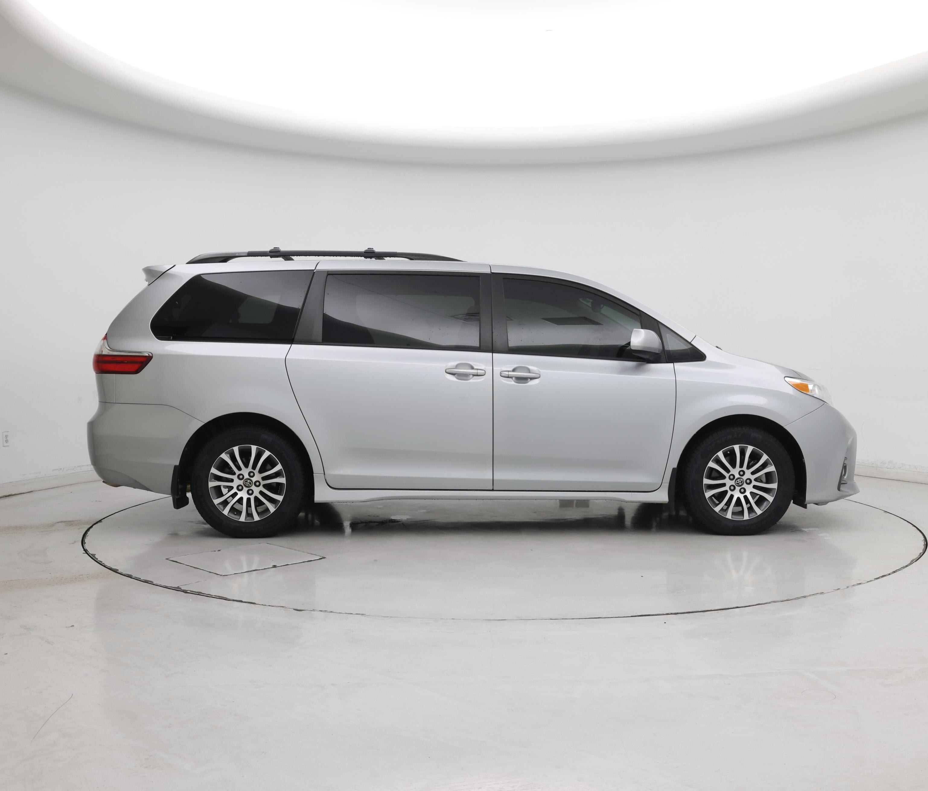 Thumbnail: 2020 Toyota Sienna - 7
