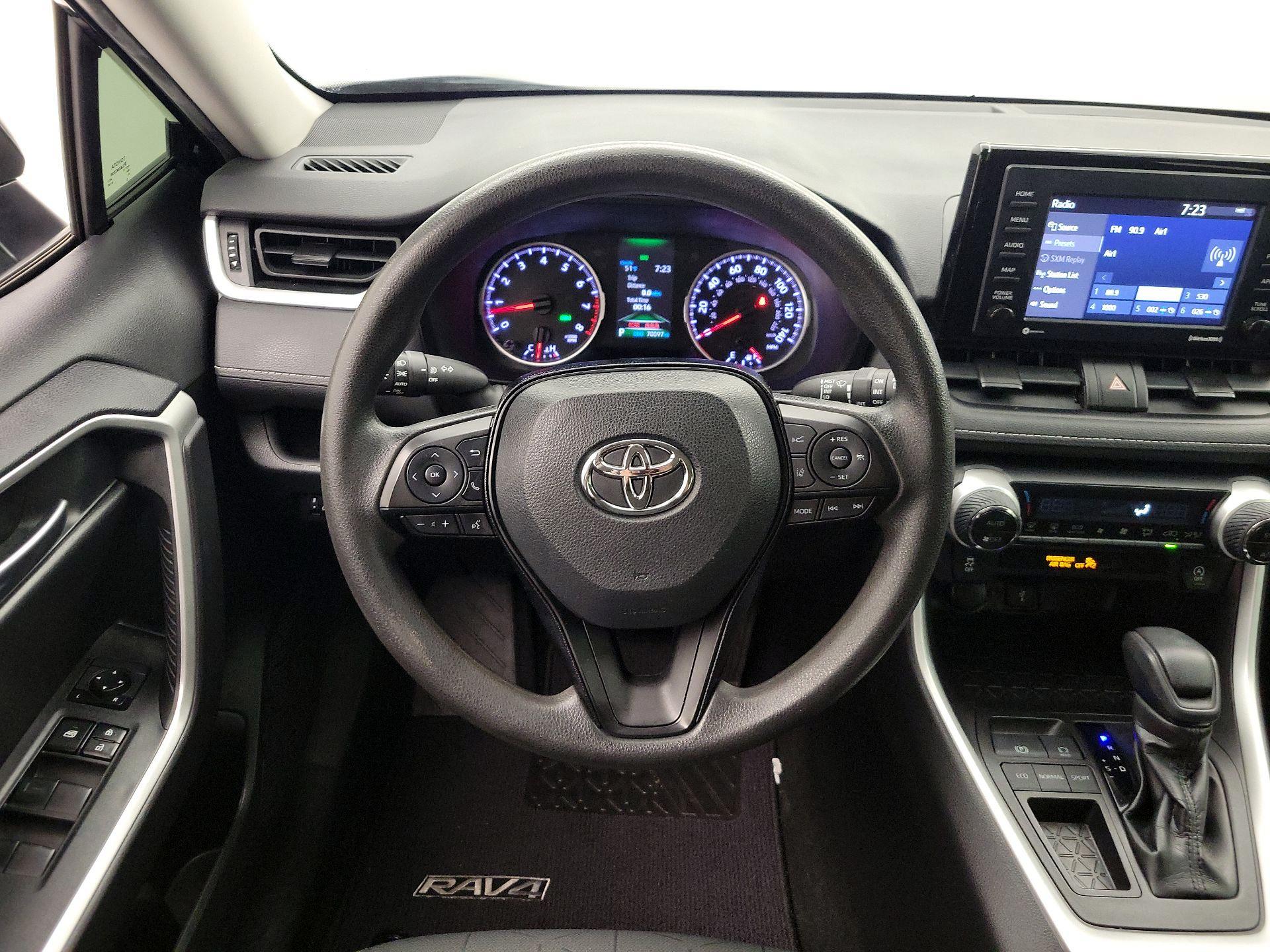 Thumbnail: 2020 Toyota RAV4 - 10