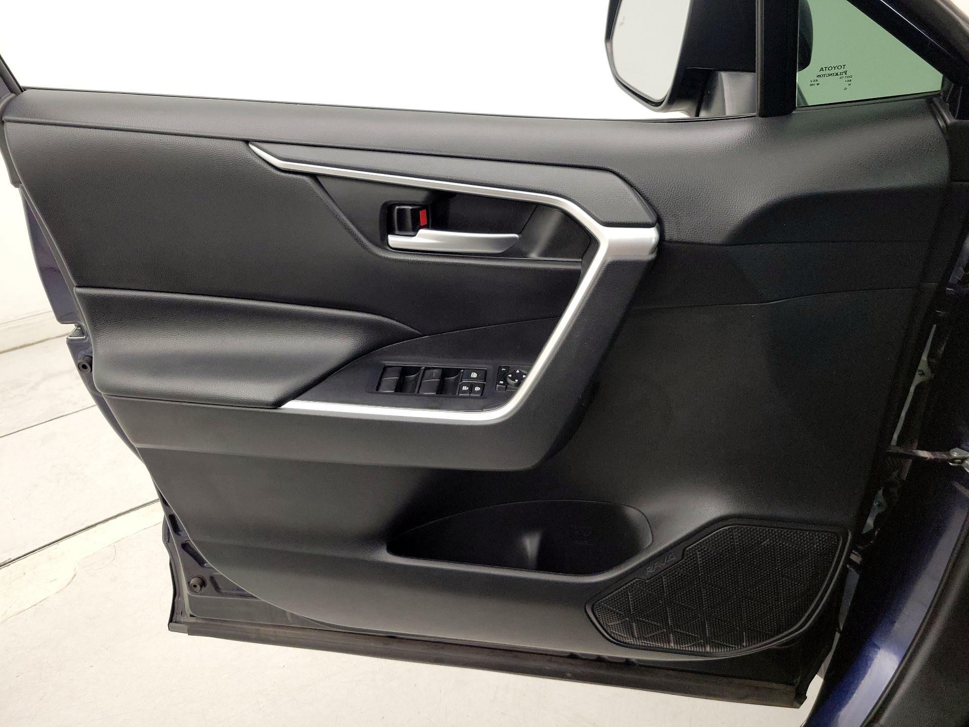 Thumbnail: 2020 Toyota RAV4 - 12