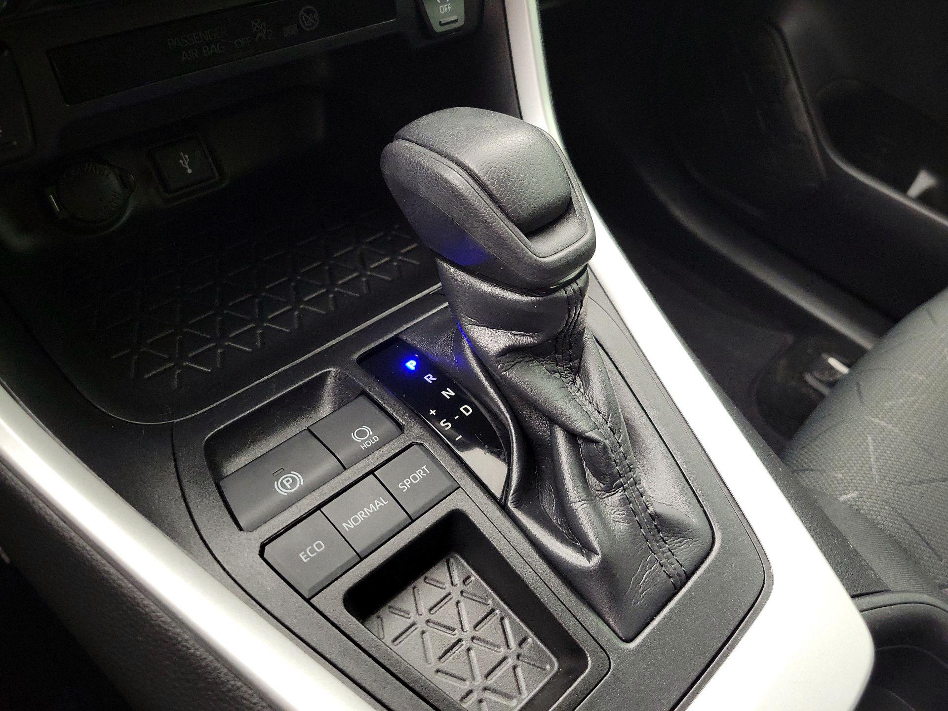 Thumbnail: 2020 Toyota RAV4 - 17