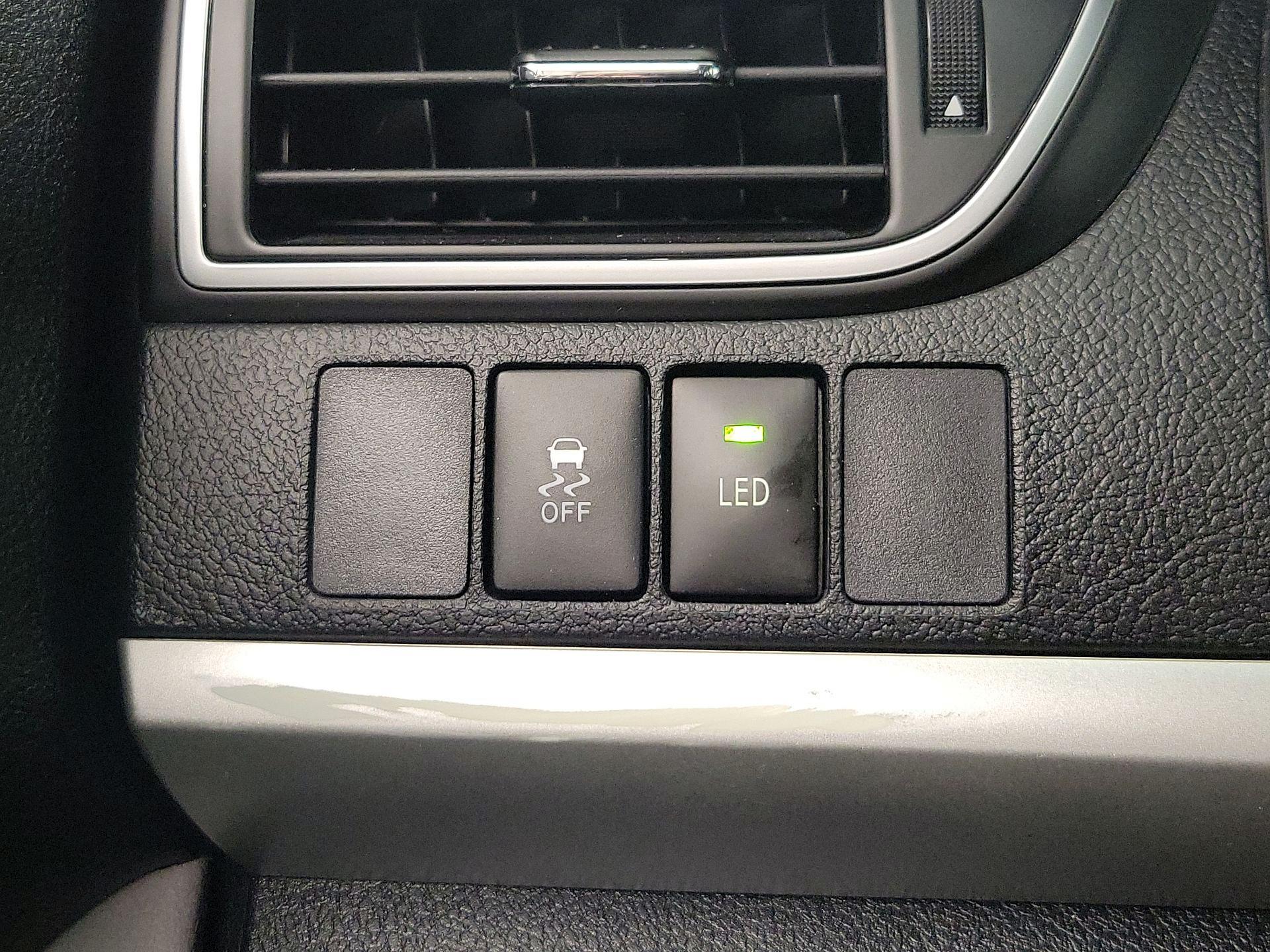 Thumbnail: 2015 Toyota Camry - 13