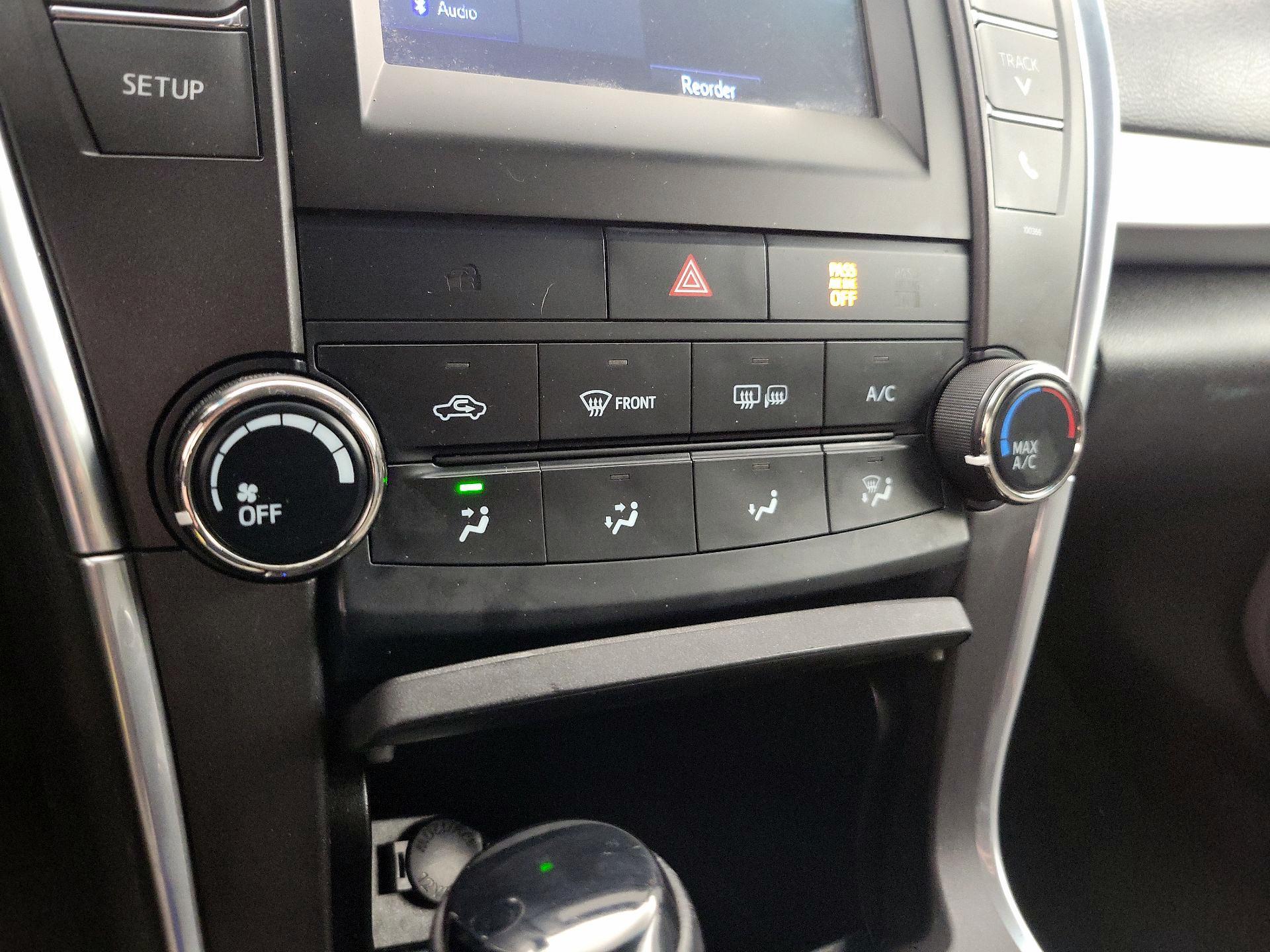 Thumbnail: 2015 Toyota Camry - 16