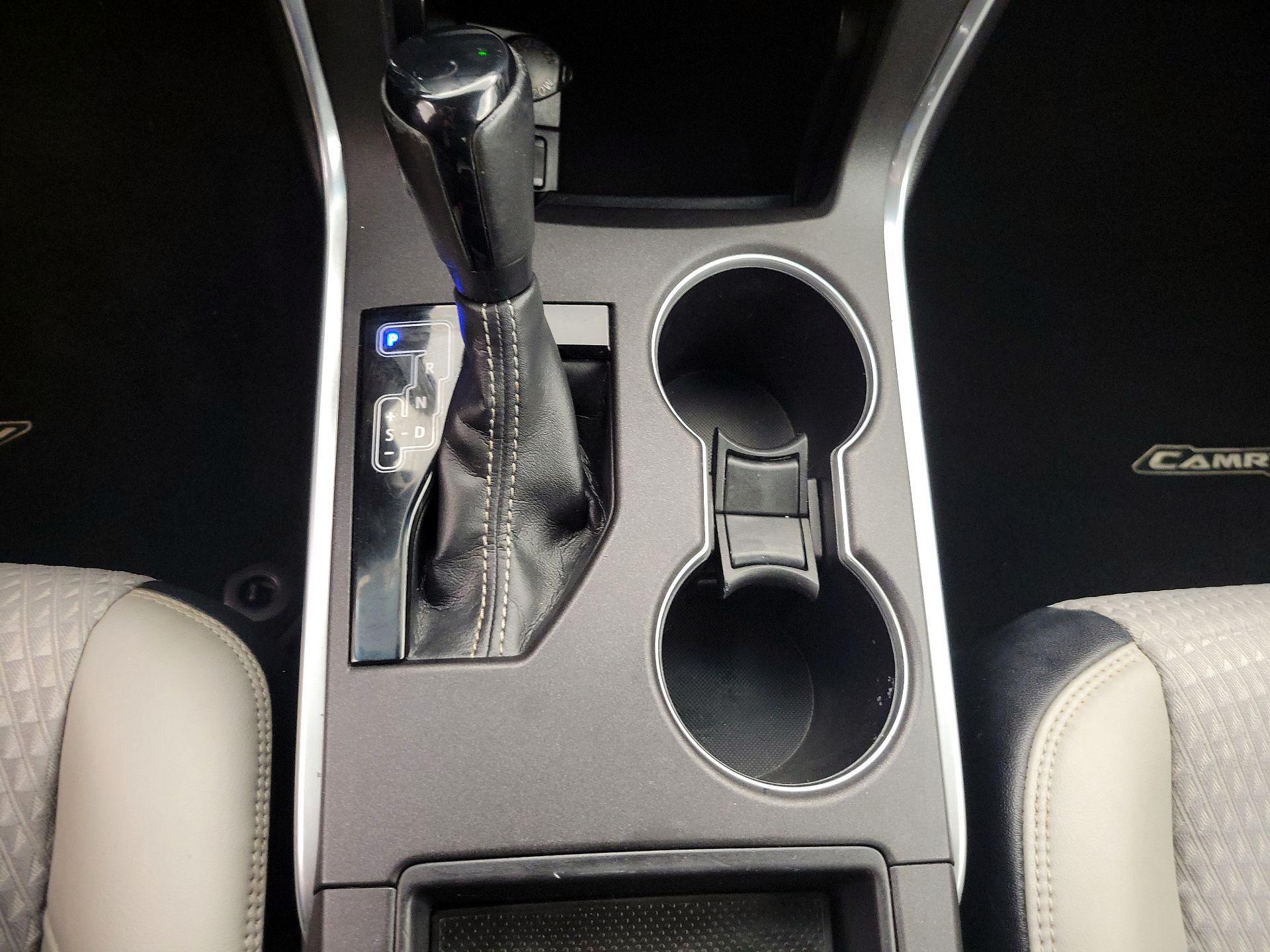 Thumbnail: 2015 Toyota Camry - 17