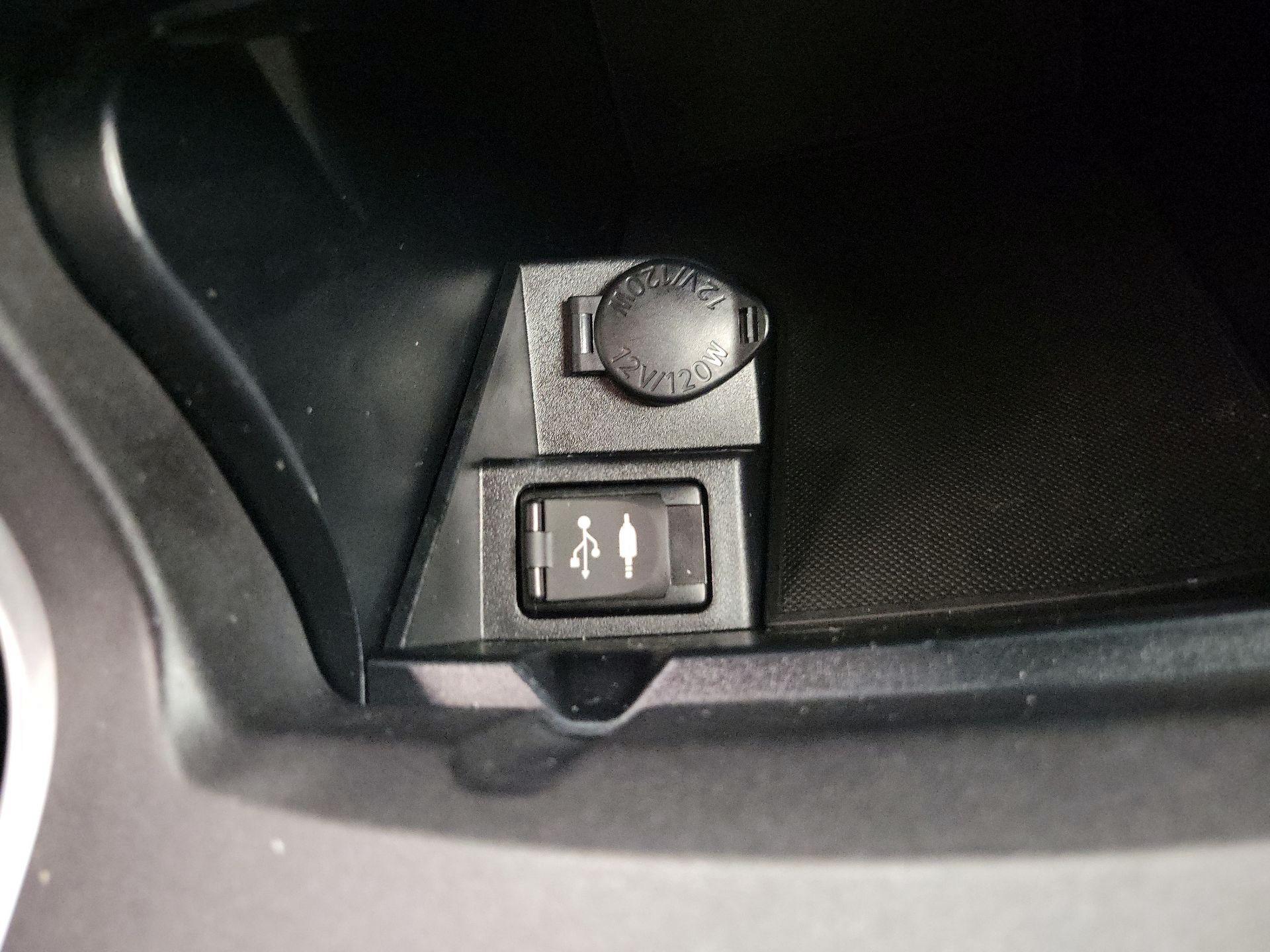 Thumbnail: 2015 Toyota Camry - 18