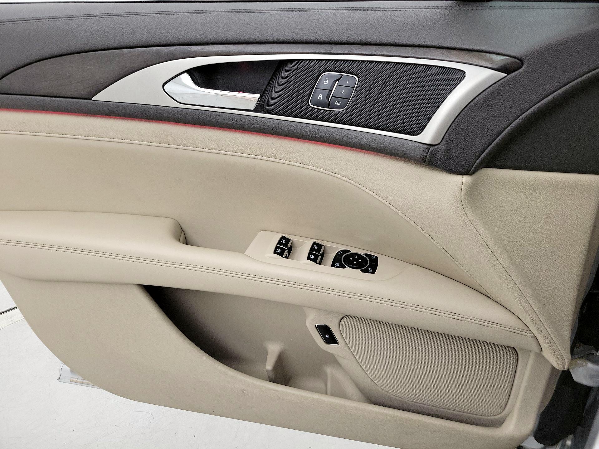 Thumbnail: 2017 Lincoln MKZ - 12
