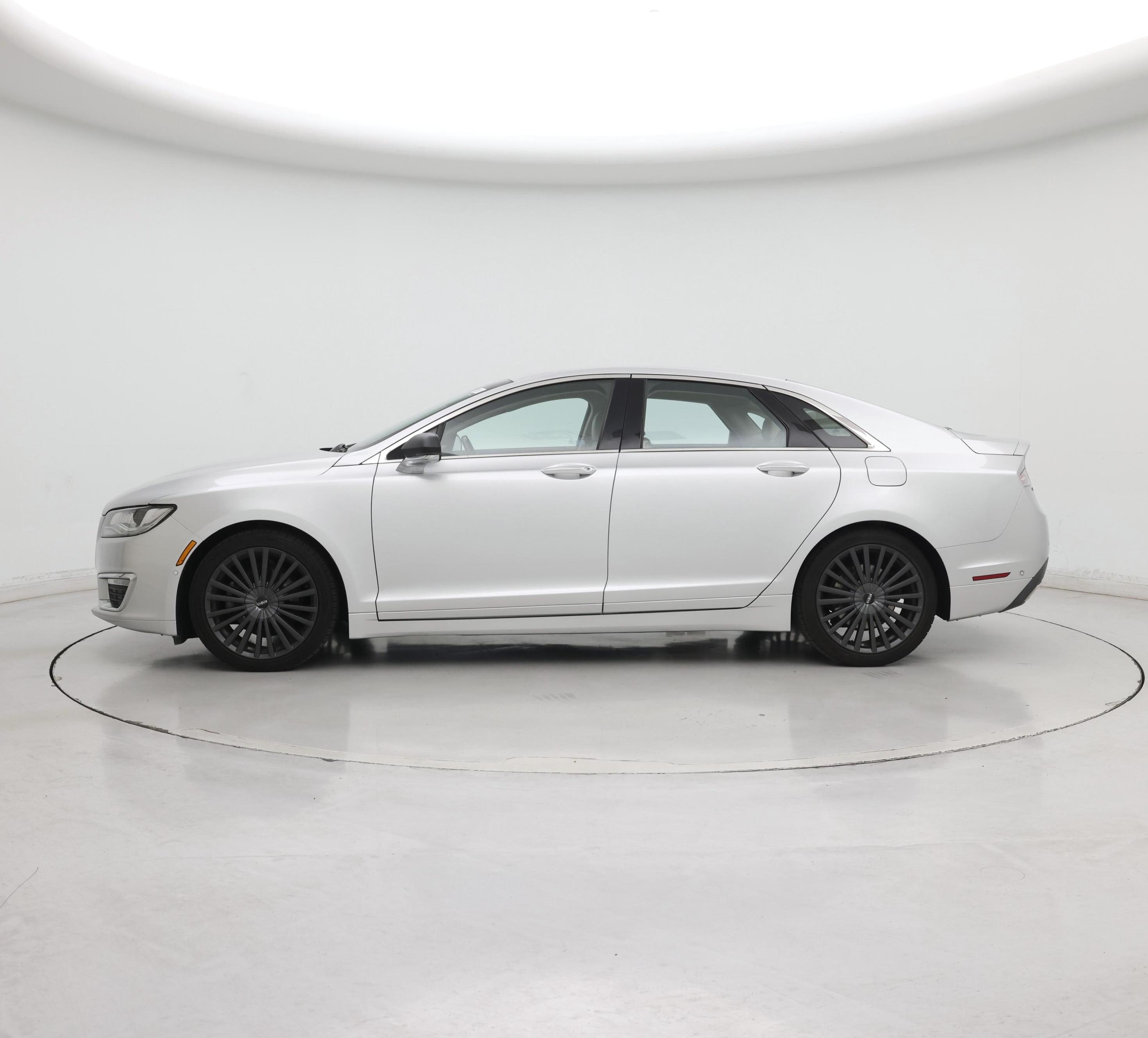 Thumbnail: 2017 Lincoln MKZ - 3