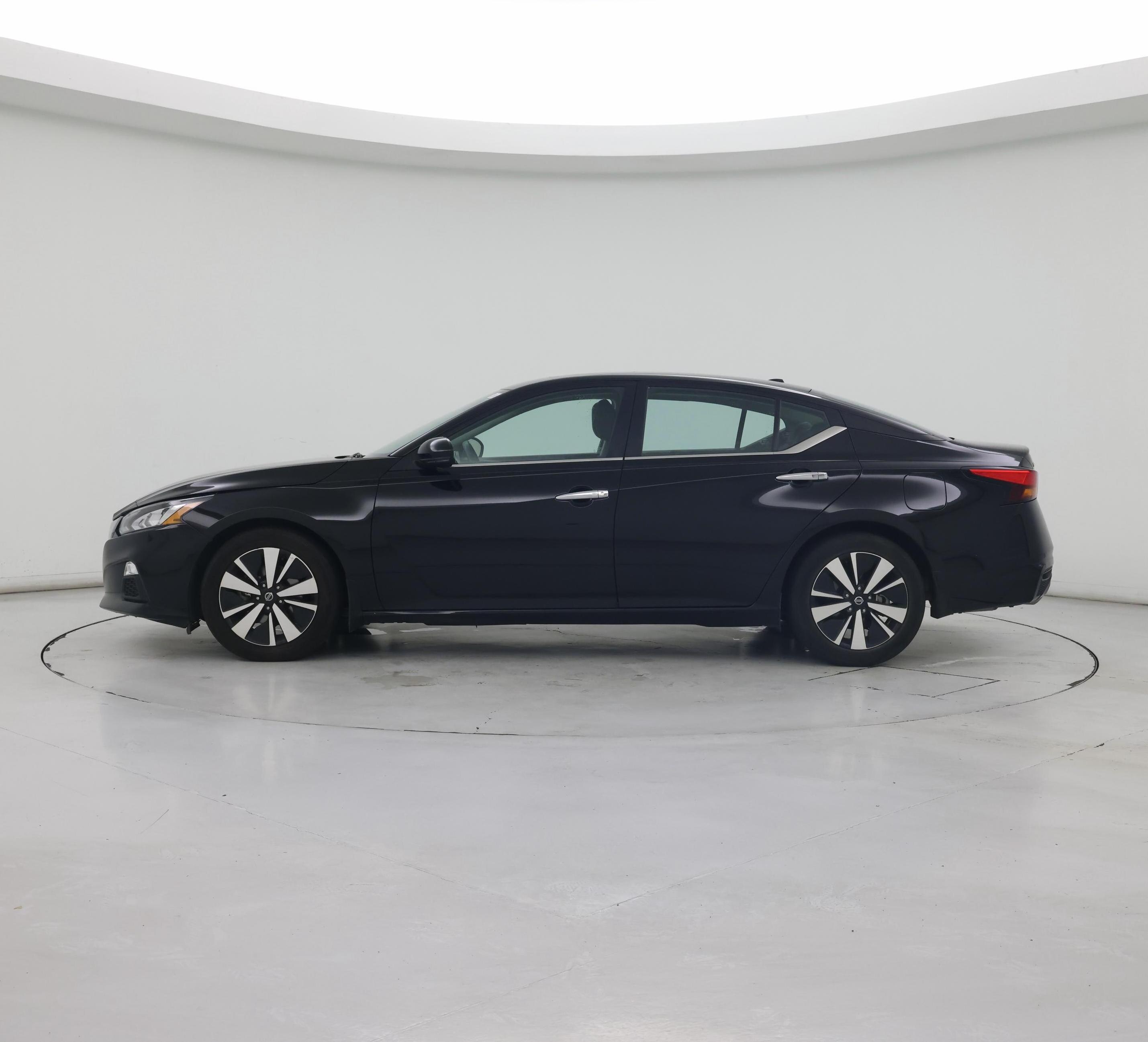 Thumbnail: 2021 Nissan Altima - 3