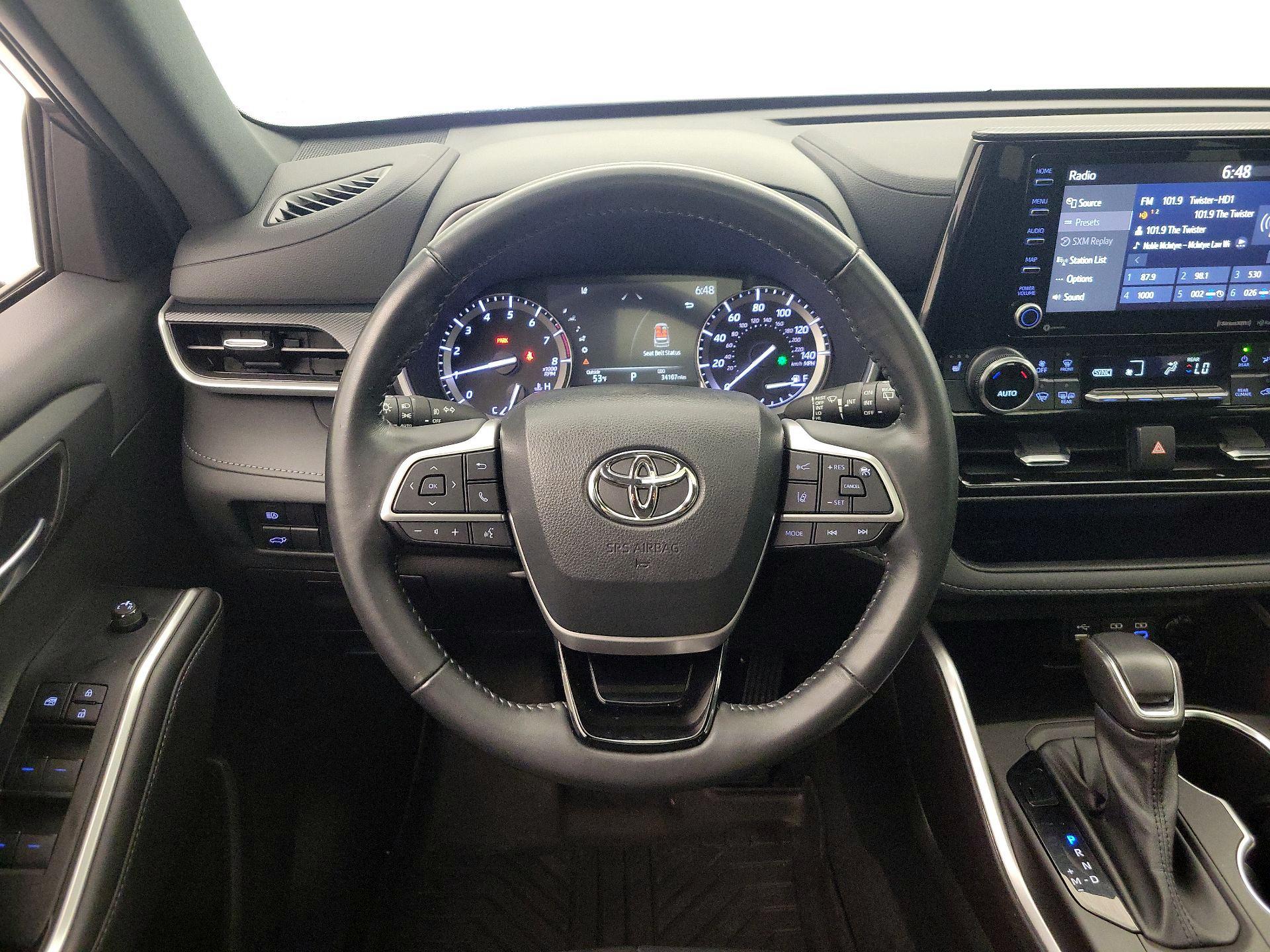 Thumbnail: 2022 Toyota Highlander - 10