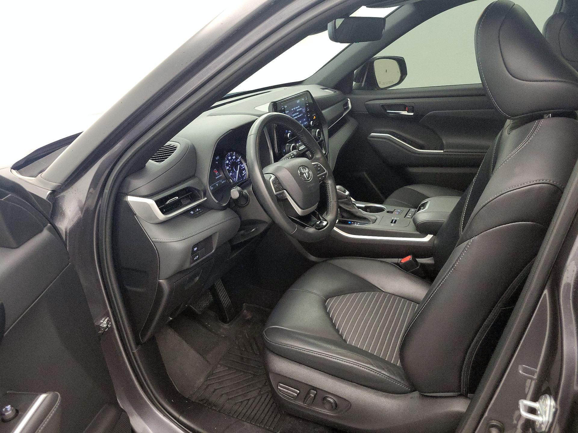 Thumbnail: 2022 Toyota Highlander - 11