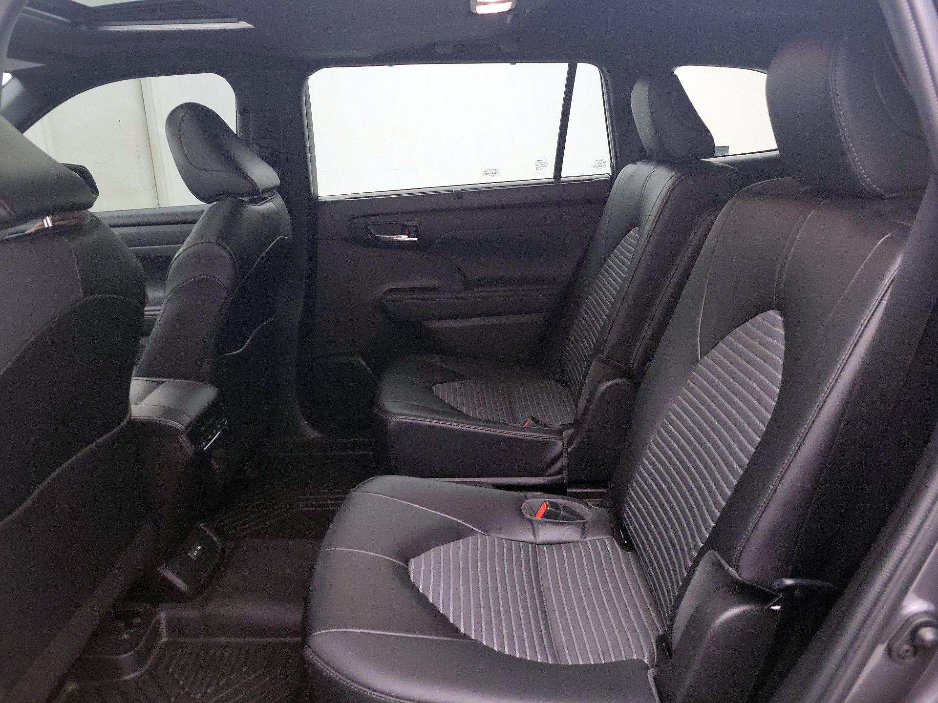 Thumbnail: 2022 Toyota Highlander - 20