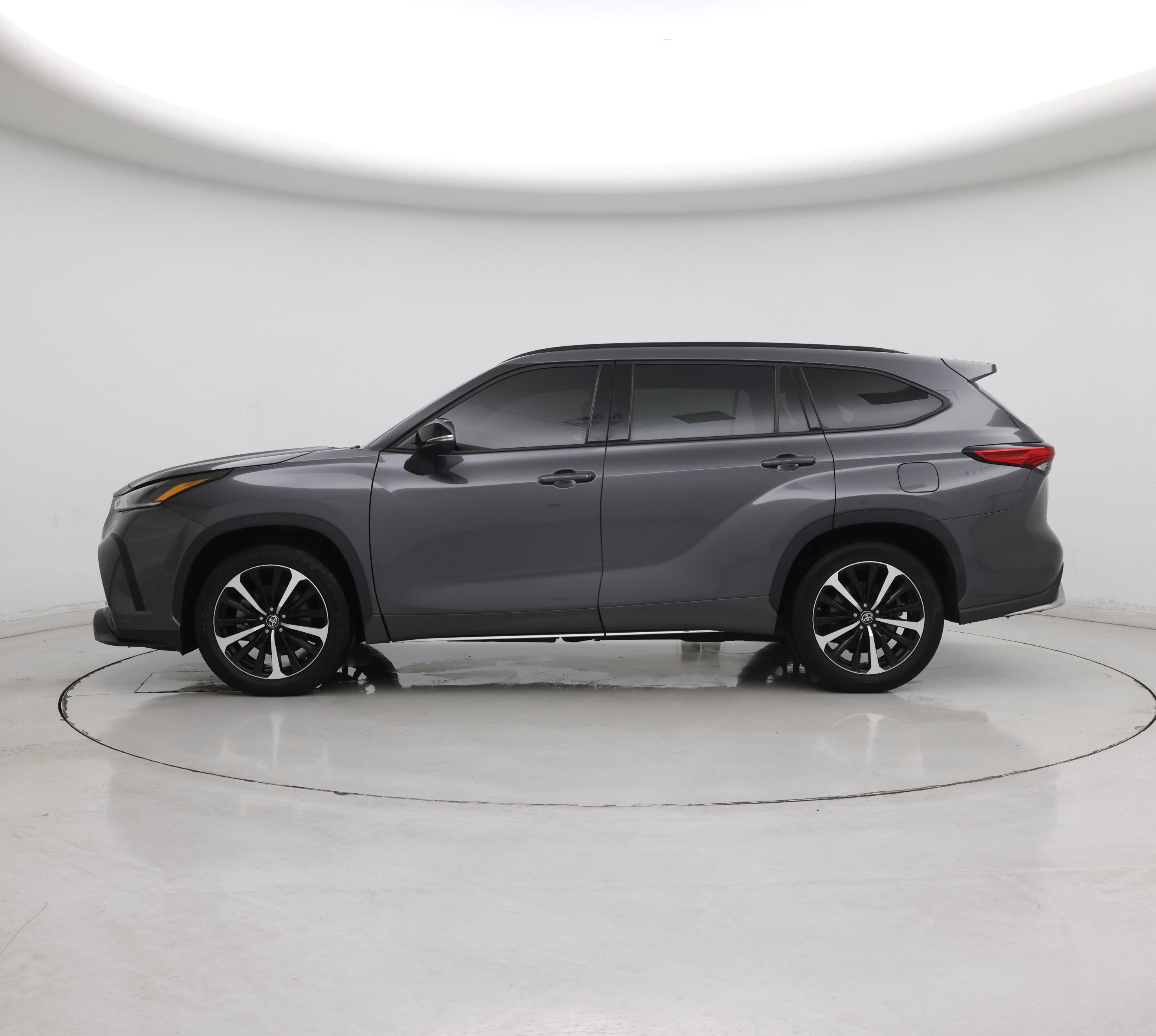 Thumbnail: 2022 Toyota Highlander - 3