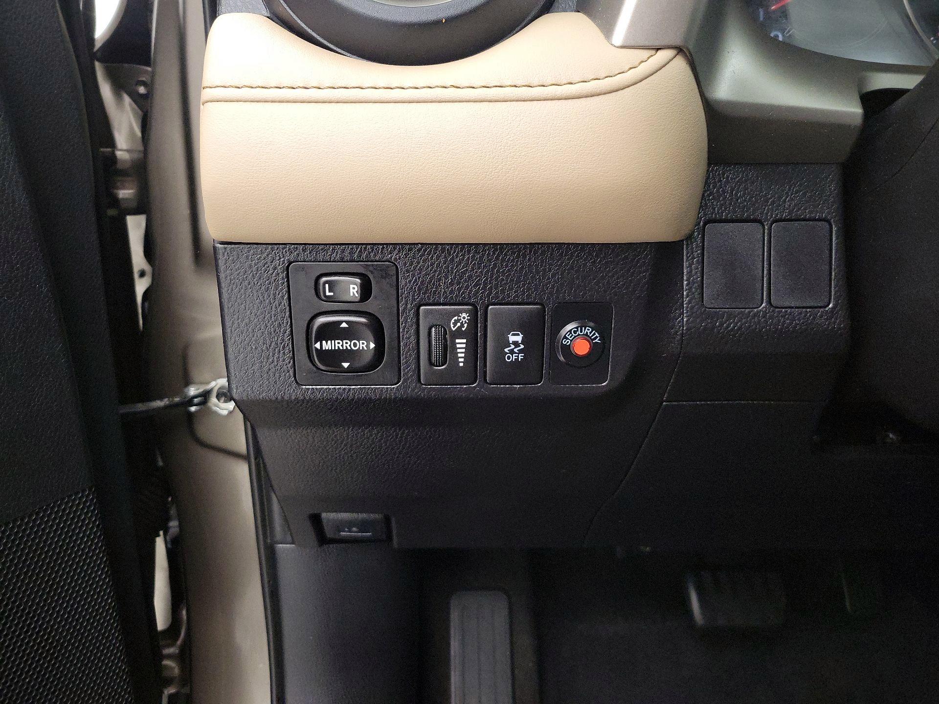 Thumbnail: 2015 Toyota RAV4 - 13