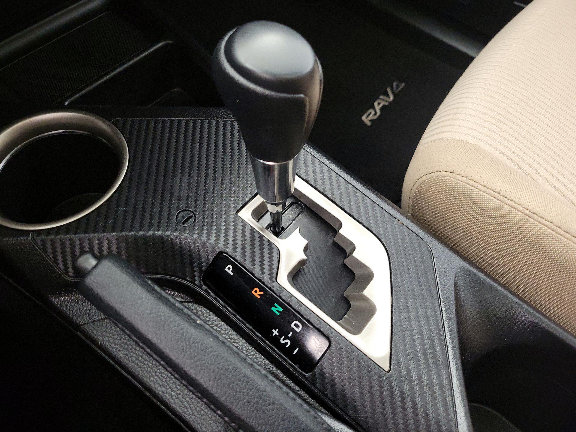 Thumbnail: 2015 Toyota RAV4 - 17