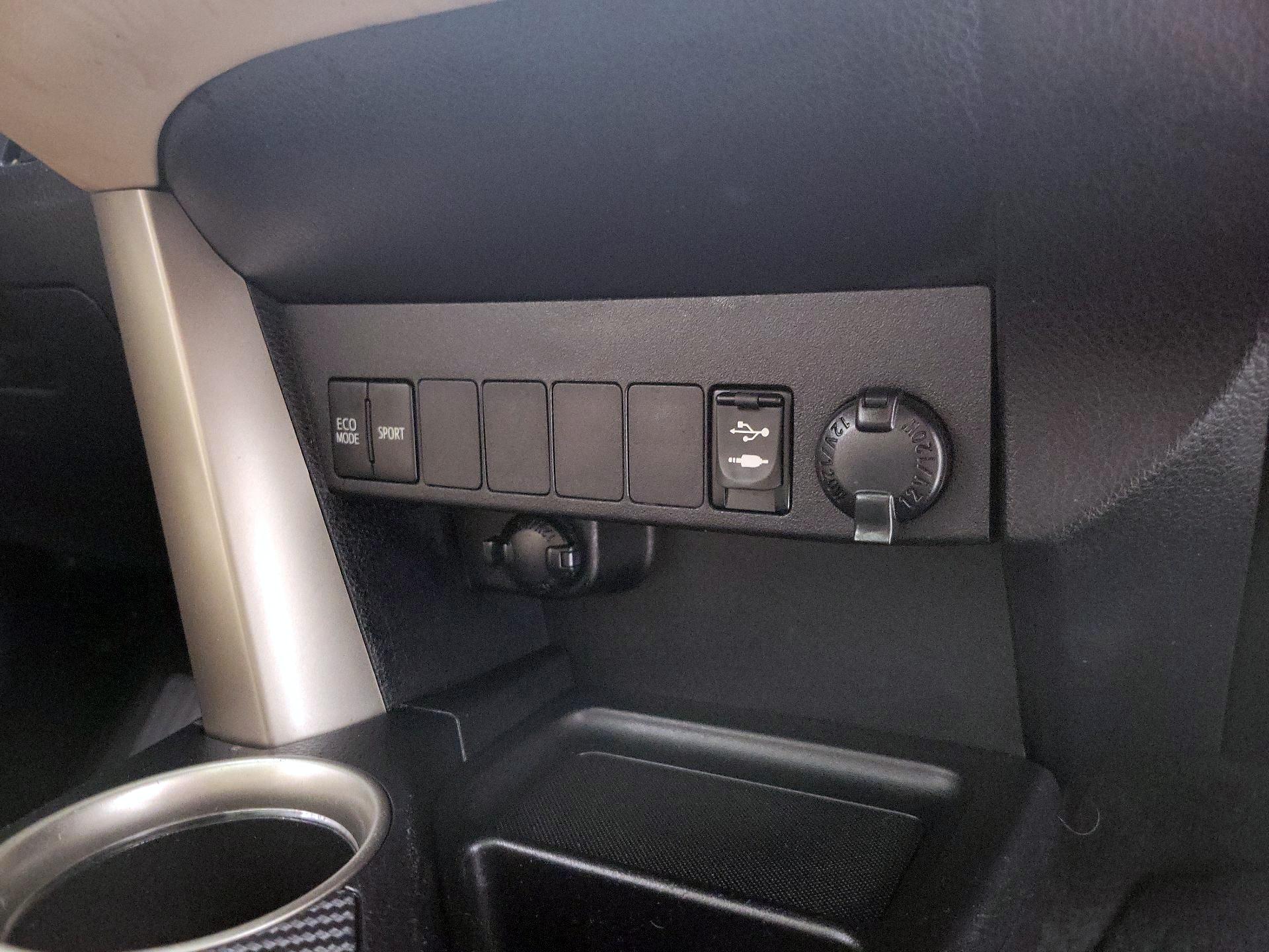 Thumbnail: 2015 Toyota RAV4 - 18