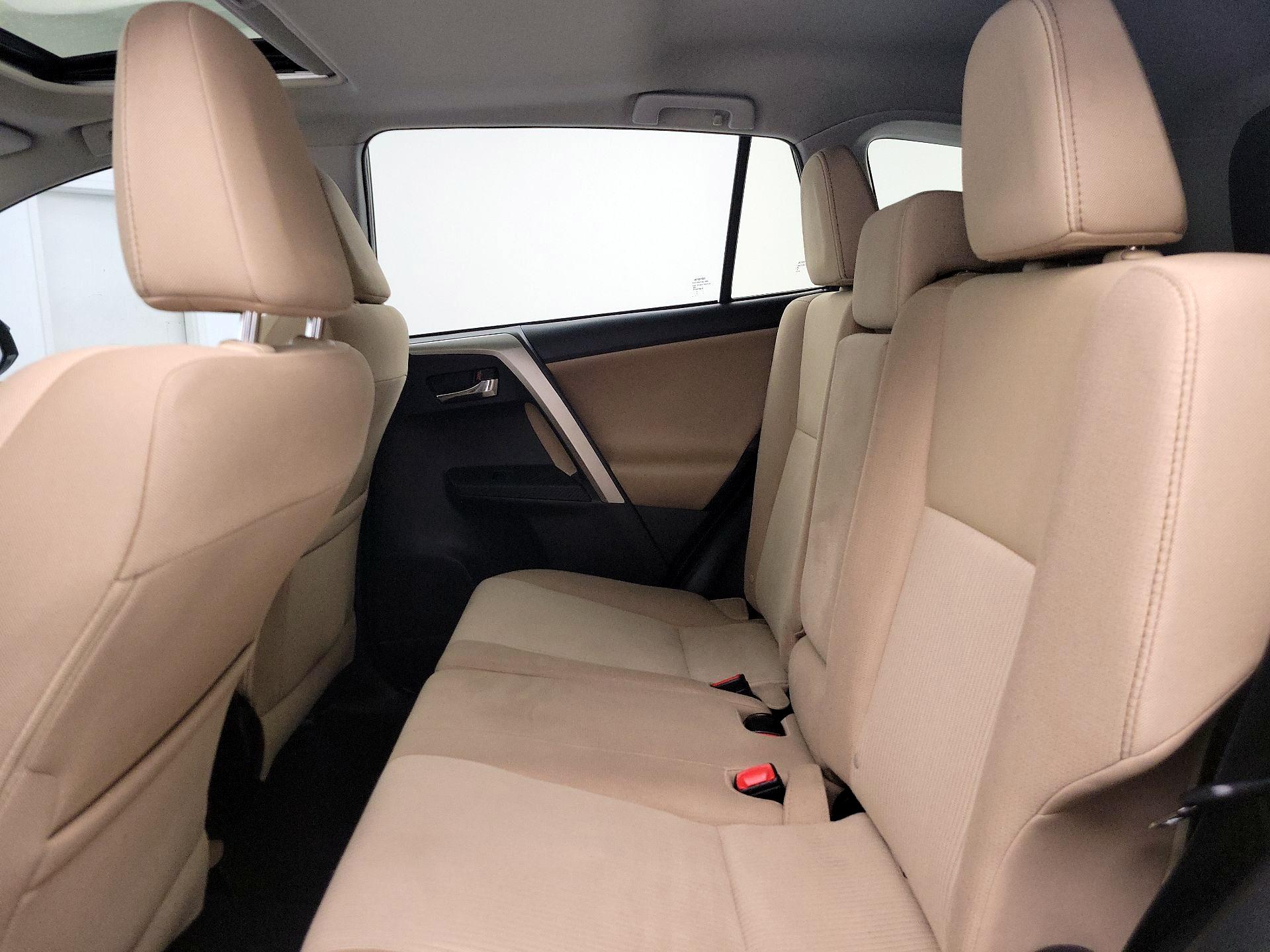 Thumbnail: 2015 Toyota RAV4 - 20