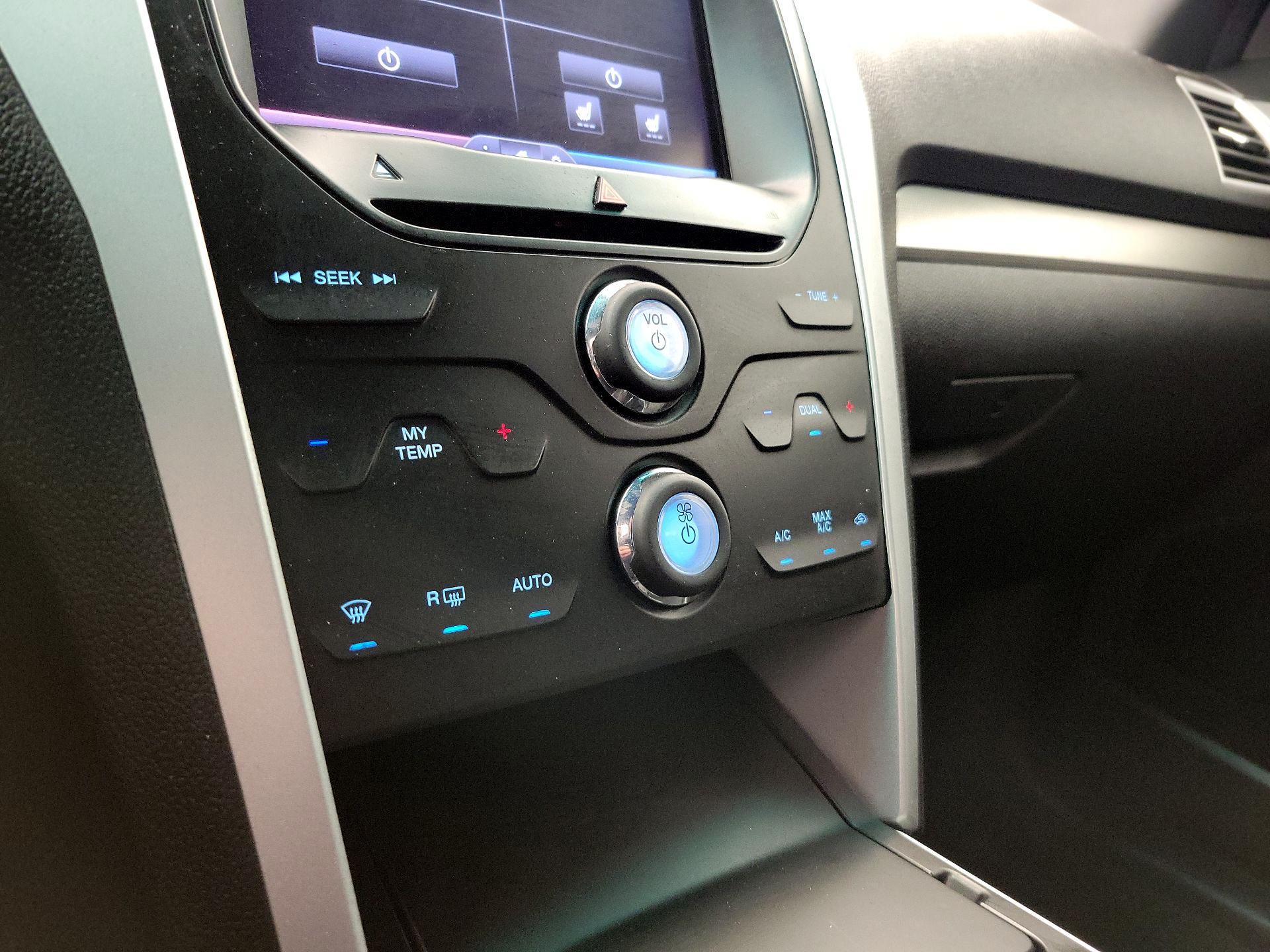 Thumbnail: 2015 Ford Explorer - 16