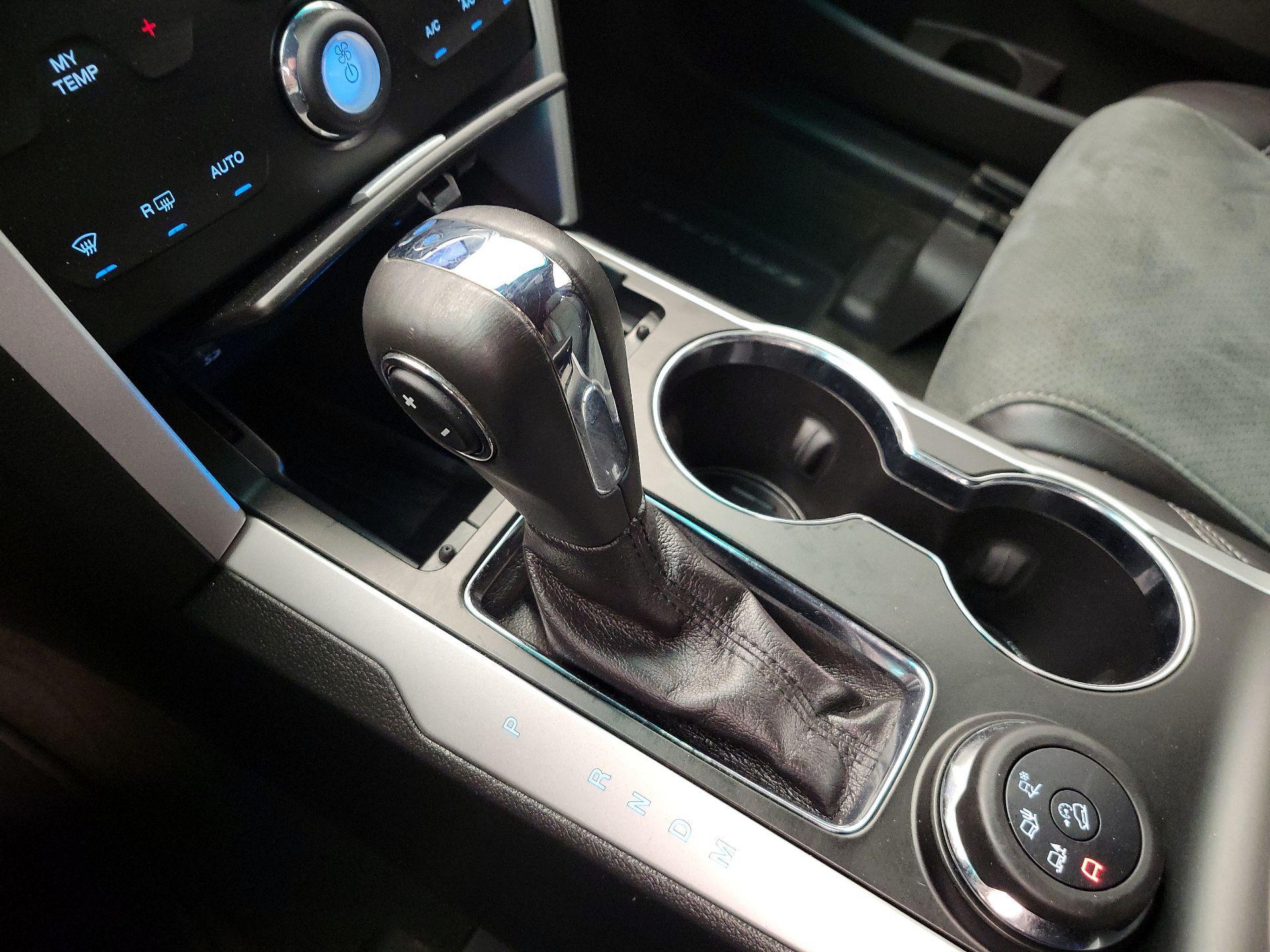 Thumbnail: 2015 Ford Explorer - 17