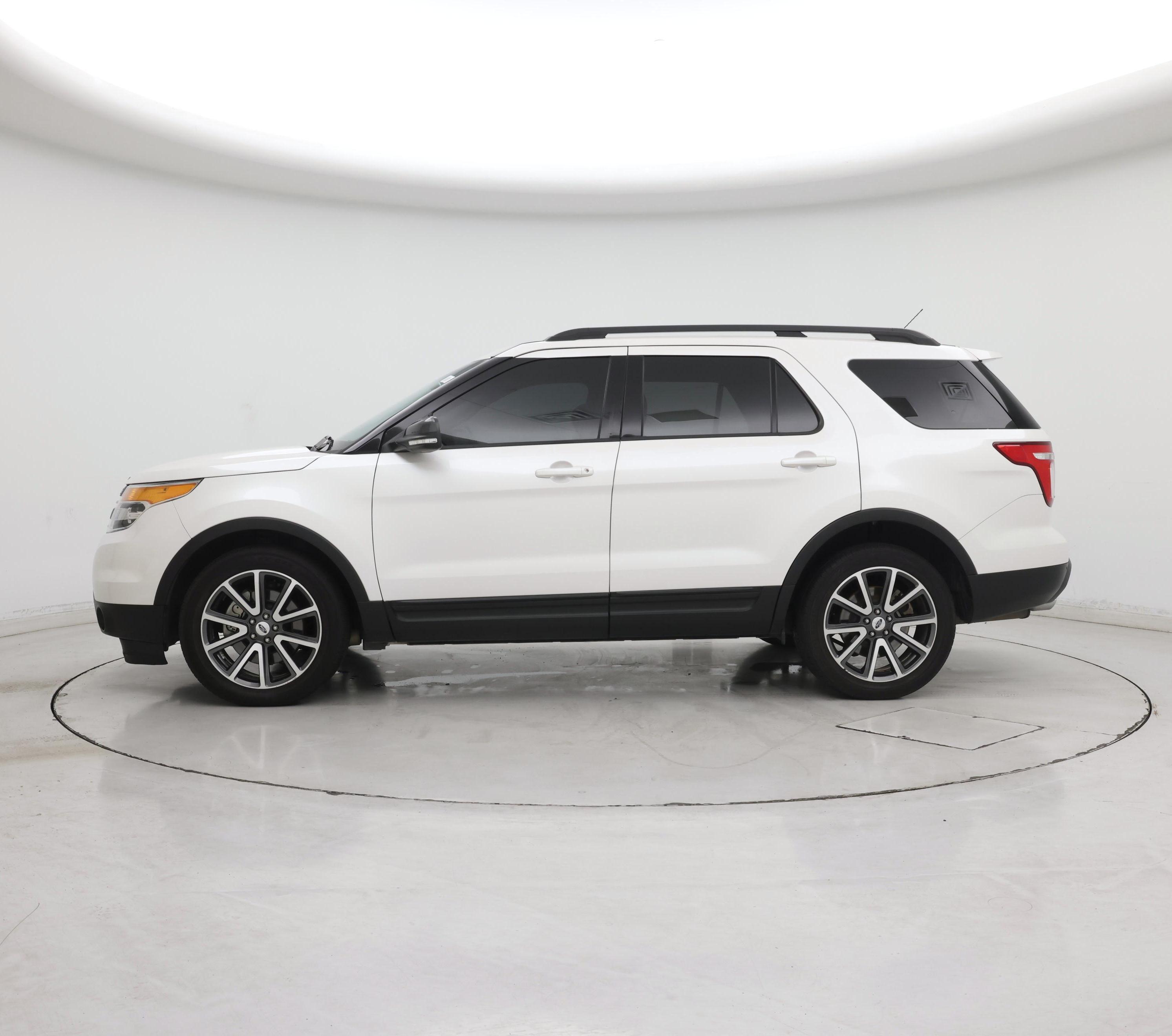 Thumbnail: 2015 Ford Explorer - 3