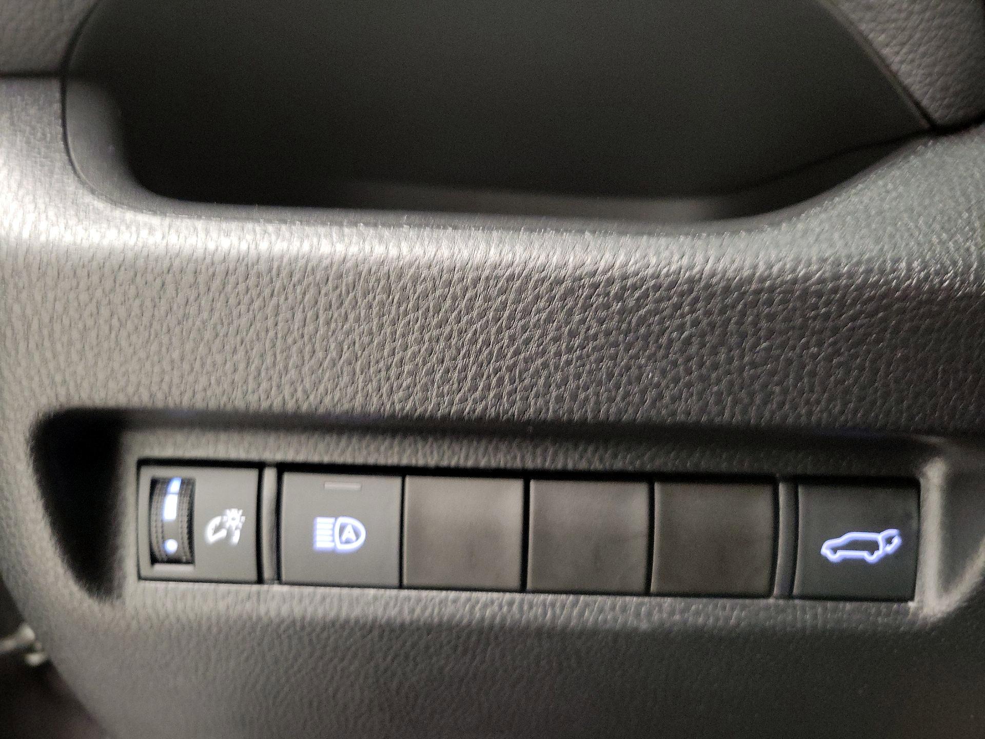 Thumbnail: 2021 Toyota RAV4 - 13