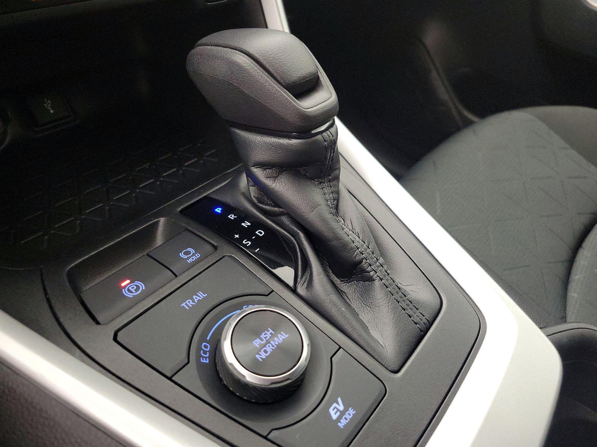 Thumbnail: 2021 Toyota RAV4 - 17