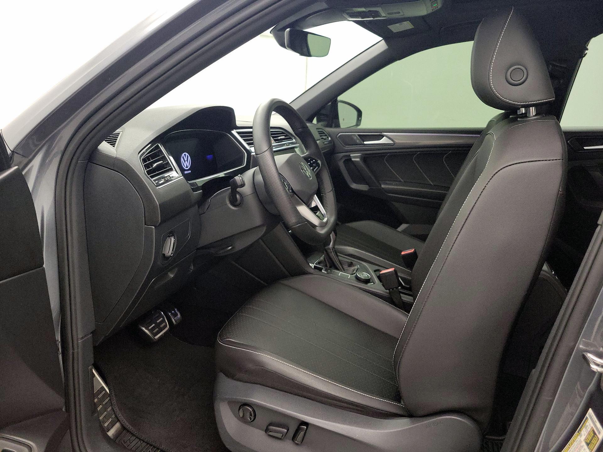 Thumbnail: 2022 Volkswagen Tiguan - 11