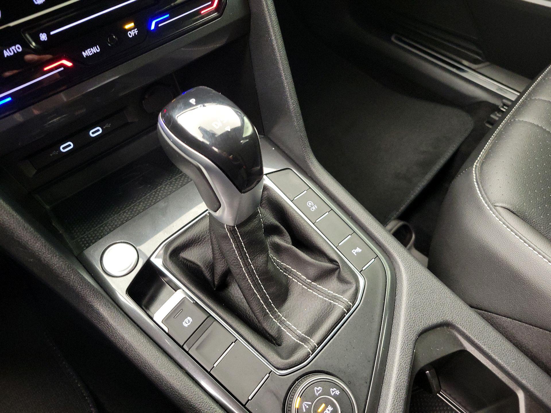 Thumbnail: 2022 Volkswagen Tiguan - 17