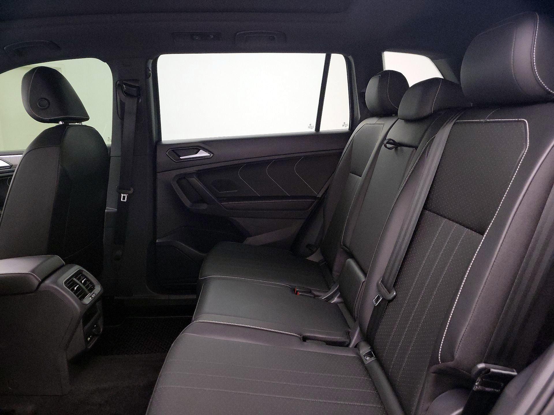 Thumbnail: 2022 Volkswagen Tiguan - 20