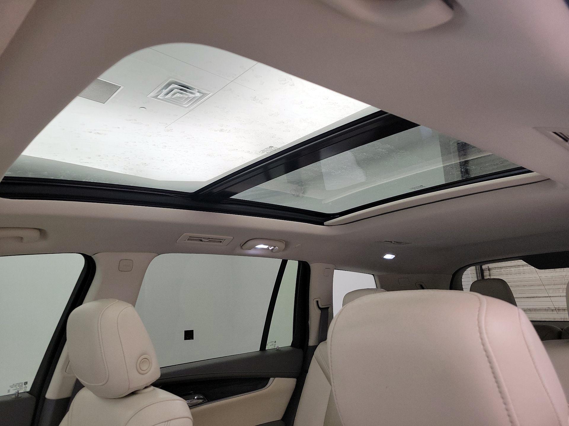 Thumbnail: 2021 Cadillac XT6 - 19