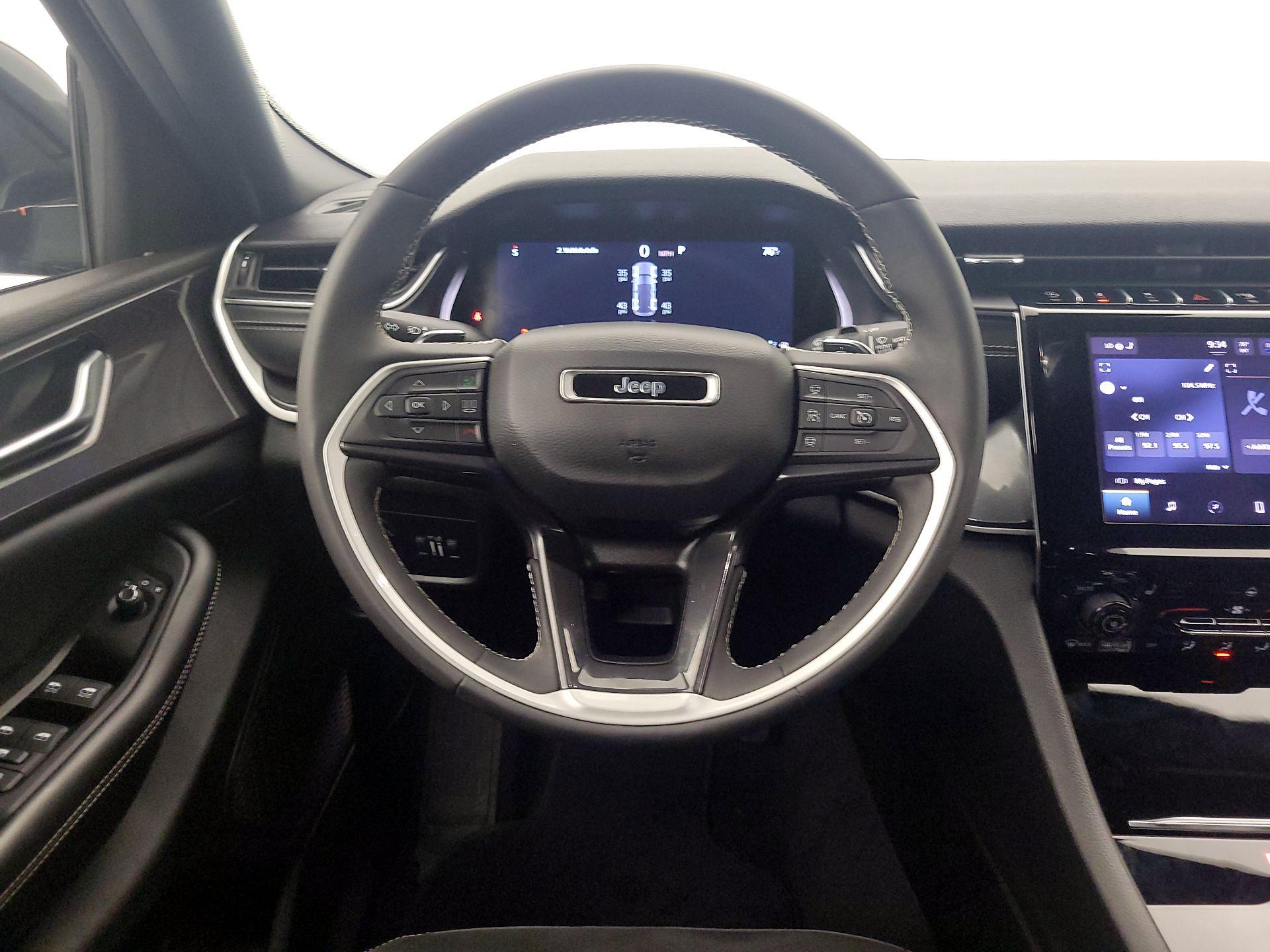 Thumbnail: 2023 Jeep Grand Cherokee - 10