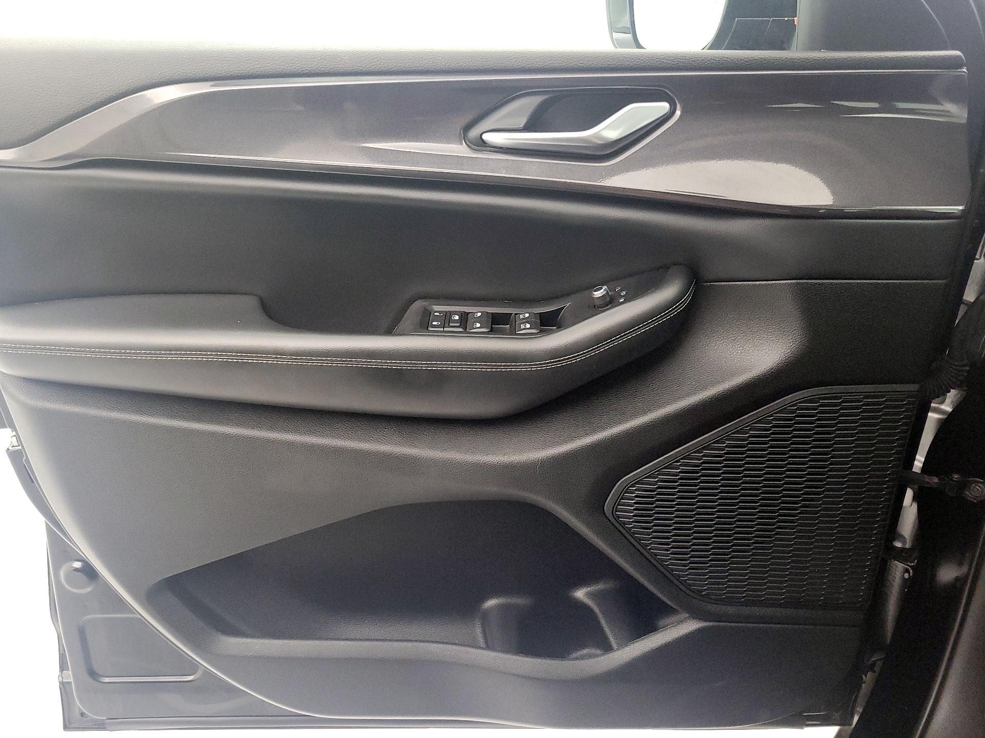 Thumbnail: 2023 Jeep Grand Cherokee - 12