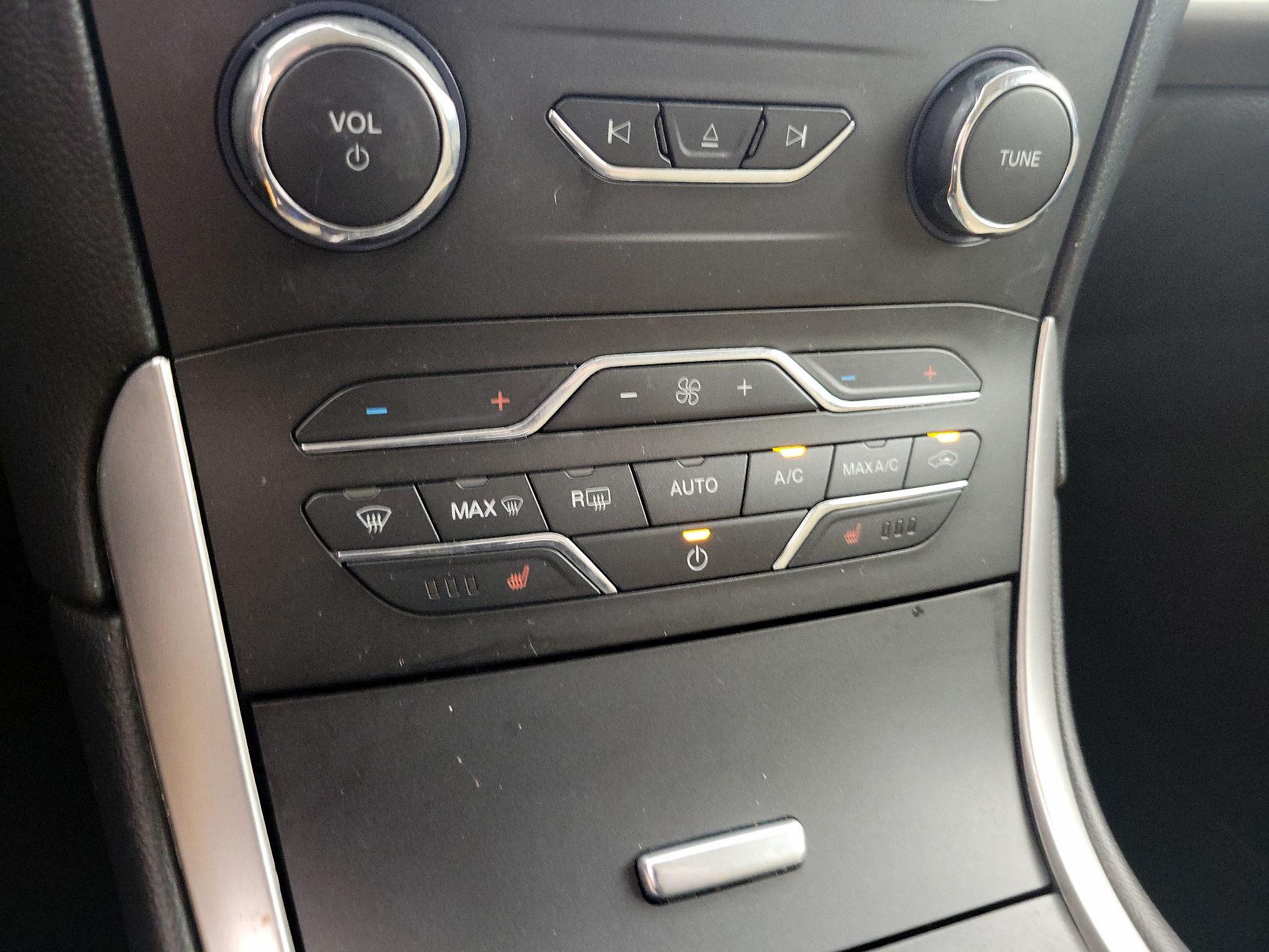 Thumbnail: 2018 Ford Edge - 16