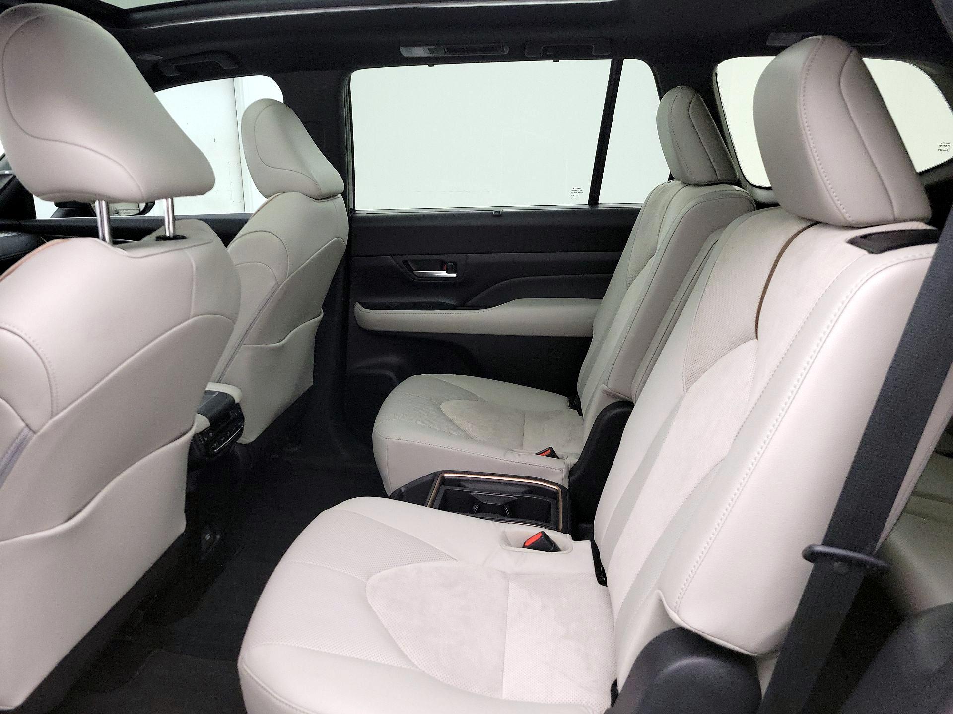Thumbnail: 2025 Toyota Highlander - 20