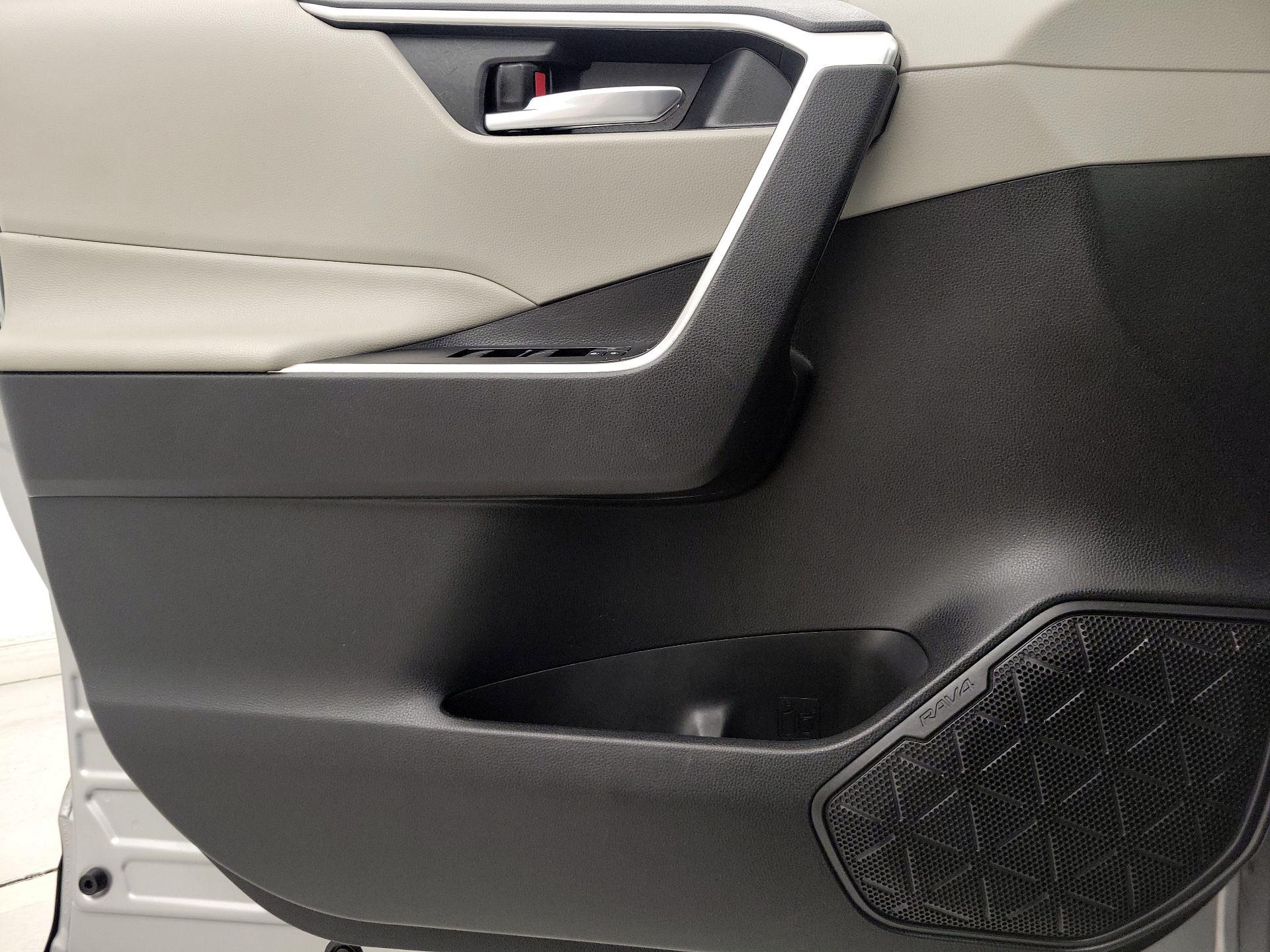 Thumbnail: 2020 Toyota RAV4 - 12