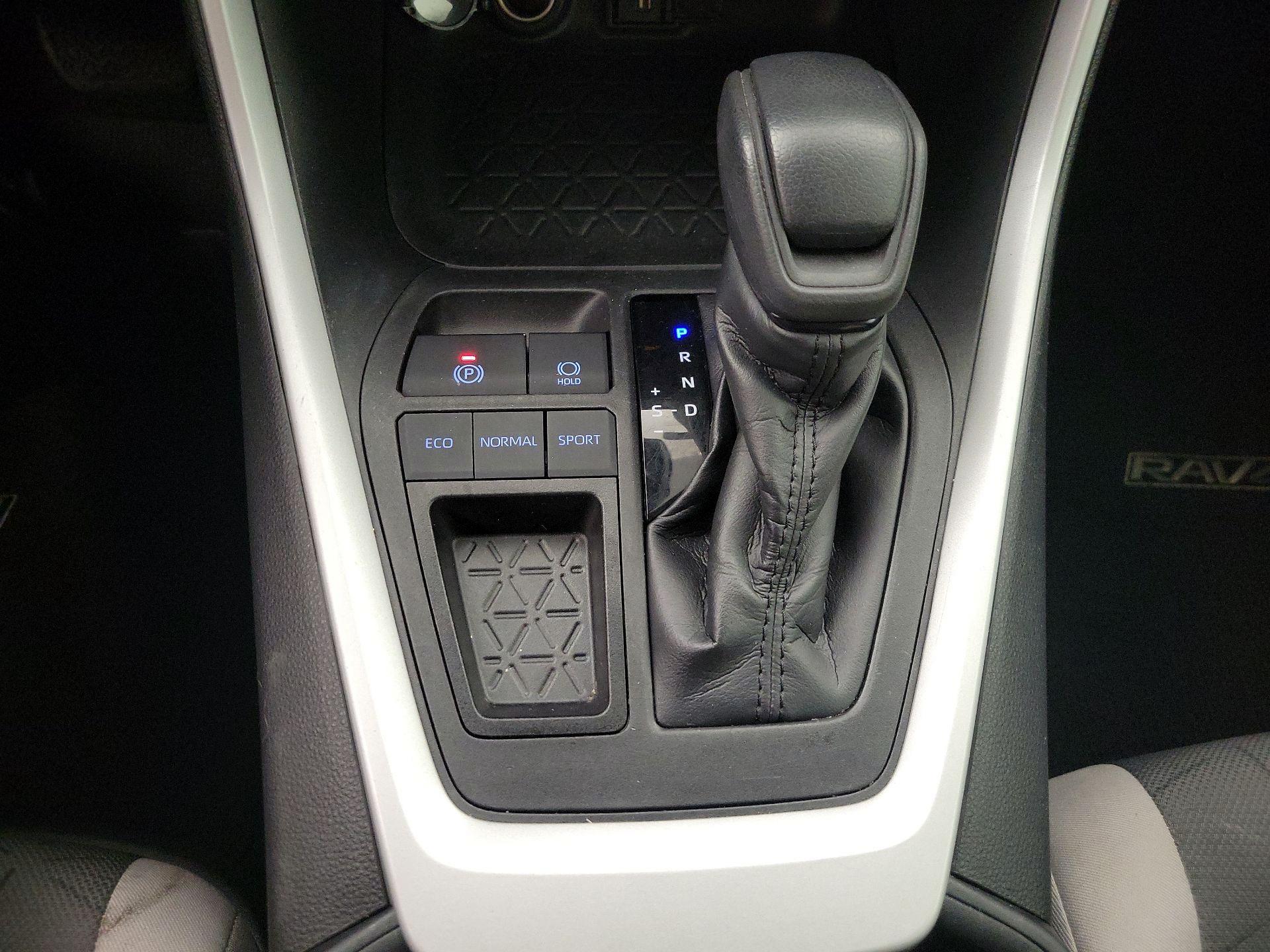 Thumbnail: 2020 Toyota RAV4 - 17